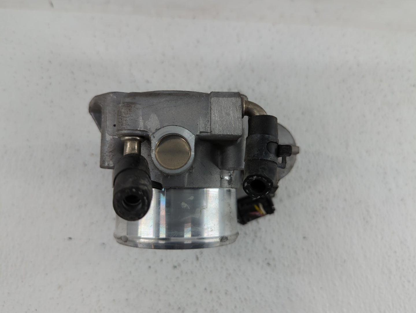 2011-2014 Hyundai Sonata Throttle Body P/N:35100-2G700 Fits Fits 2011 2012 2013 2014 2015 2016 OEM Used Auto Parts - Oemused