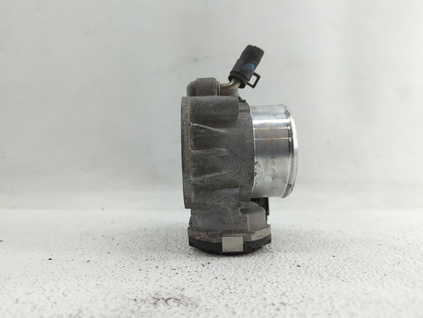 2011-2014 Hyundai Sonata Throttle Body P/N:35100-2G700 Fits Fits 2011 2012 2013 2014 2015 2016 OEM Used Auto Parts - Oemused