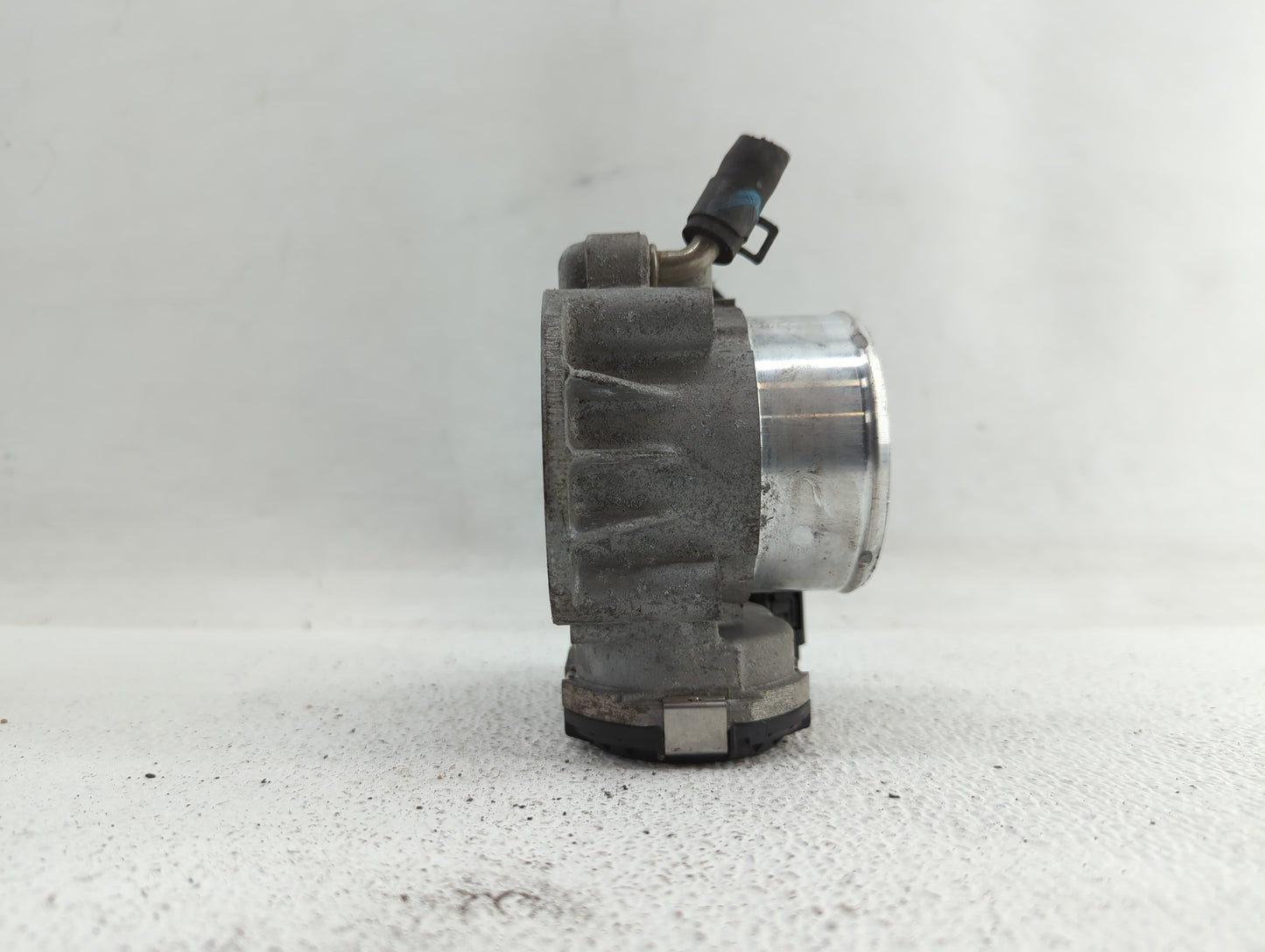 2011-2014 Hyundai Sonata Throttle Body P/N:35100-2G700 Fits Fits 2011 2012 2013 2014 2015 2016 OEM Used Auto Parts - Oemused