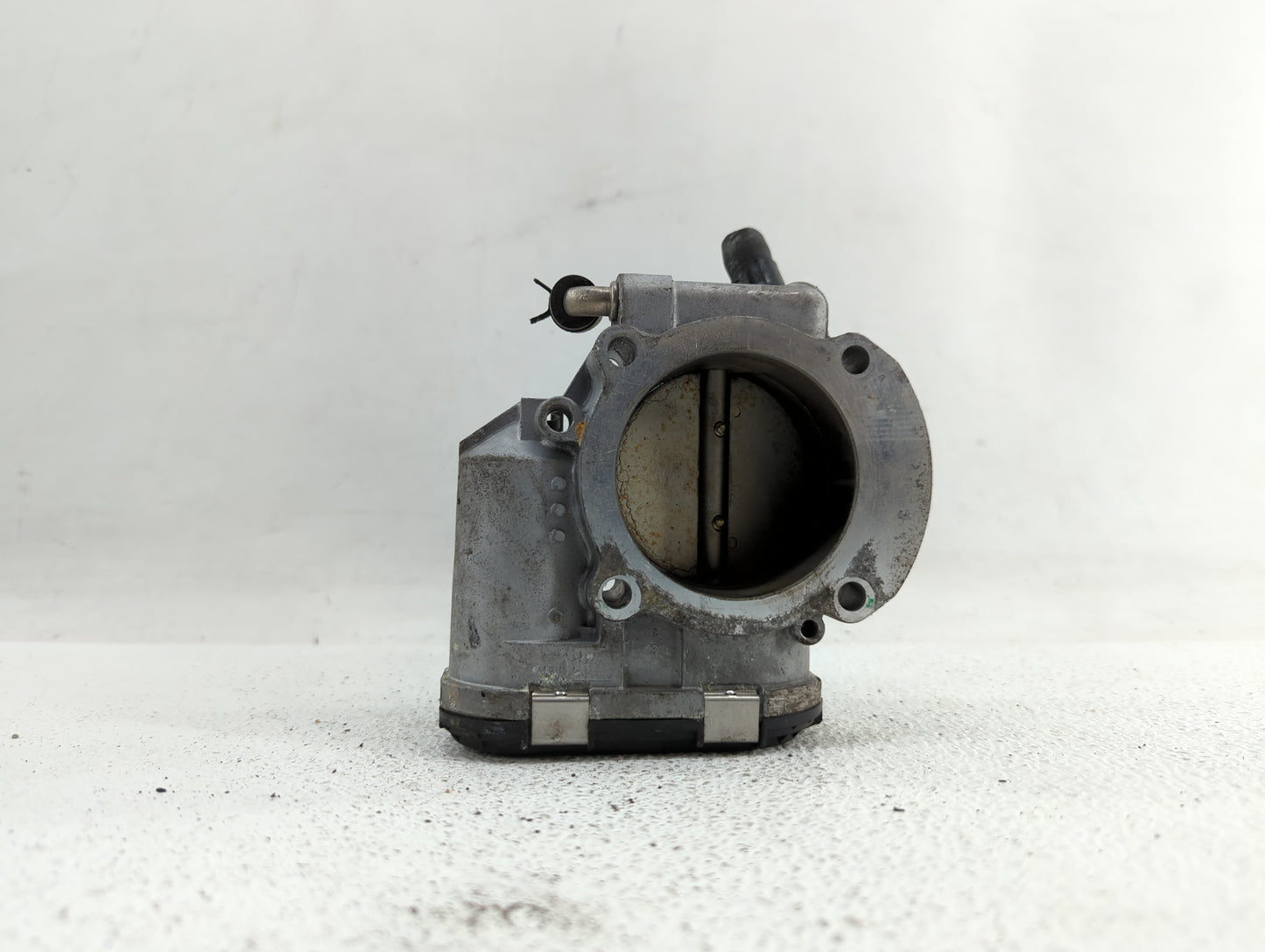 2011-2014 Hyundai Sonata Throttle Body P/N:35100-2G700 Fits Fits 2011 2012 2013 2014 2015 2016 OEM Used Auto Parts - Oemused