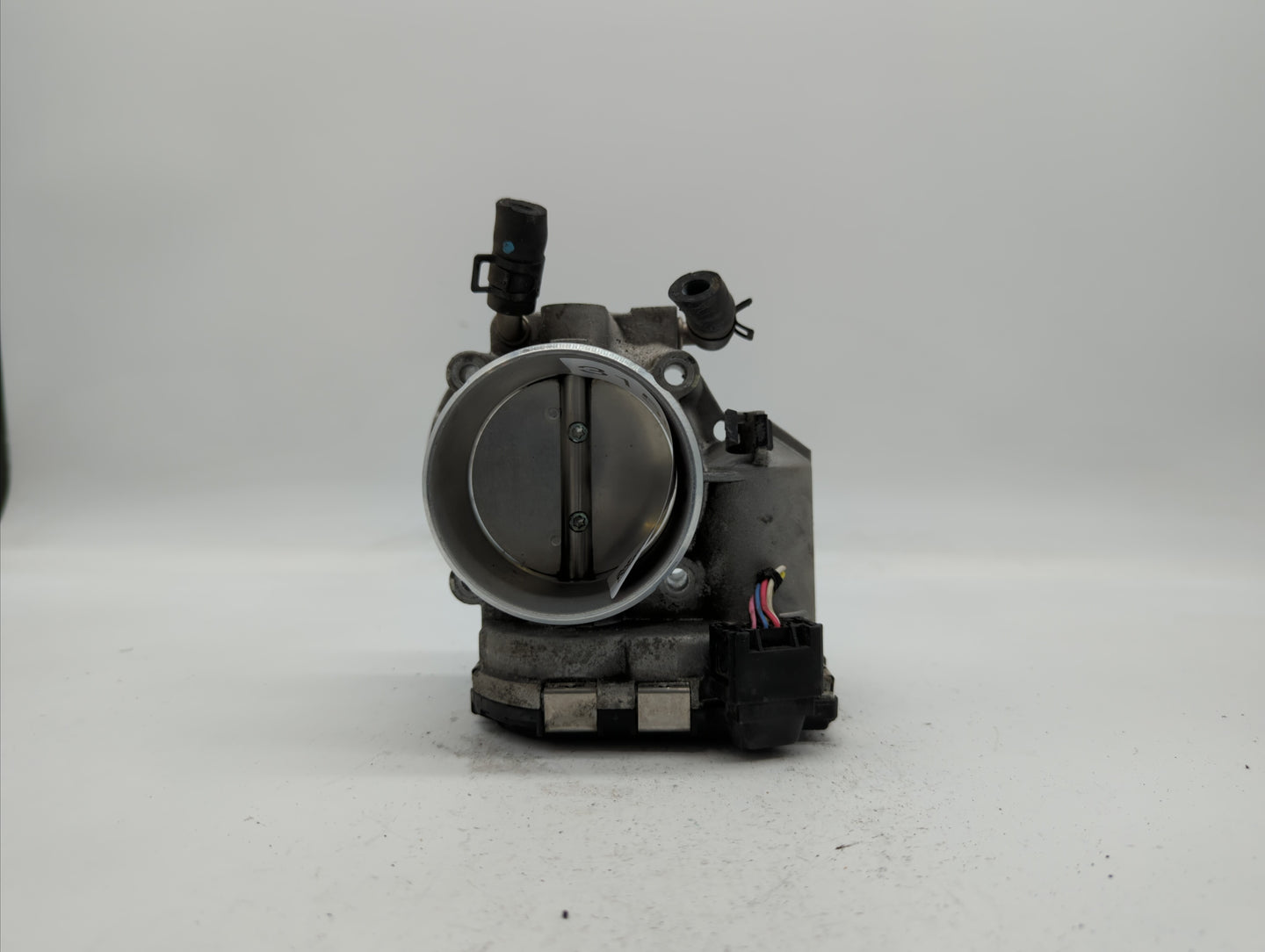 2011-2014 Hyundai Sonata Throttle Body P/N:35100-2G700 Fits Fits 2011 2012 2013 2014 2015 2016 OEM Used Auto Parts - Oemused