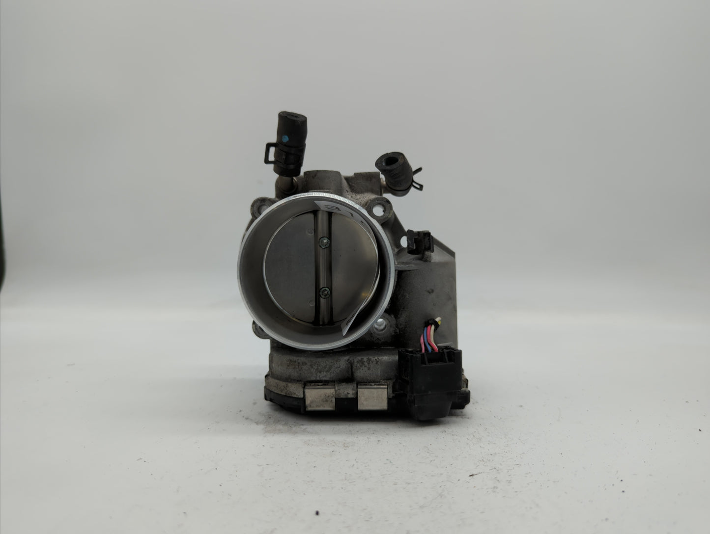 2011-2014 Hyundai Sonata Throttle Body P/N:35100-2G700 Fits Fits 2011 2012 2013 2014 2015 2016 OEM Used Auto Parts - Oemused