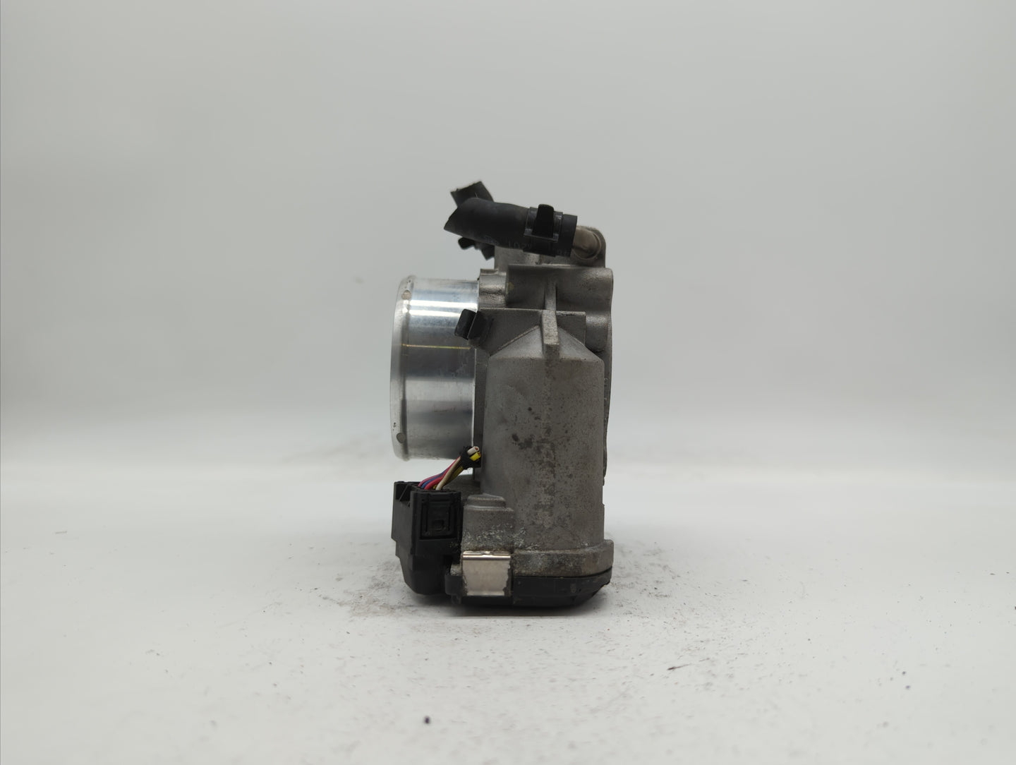 2011-2014 Hyundai Sonata Throttle Body P/N:35100-2G700 Fits Fits 2011 2012 2013 2014 2015 2016 OEM Used Auto Parts - Oemused