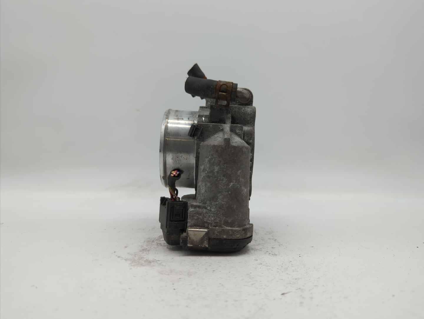 2011-2014 Hyundai Sonata Throttle Body P/N:35100-2G700 Fits Fits 2011 2012 2013 2014 2015 2016 OEM Used Auto Parts - Oemused