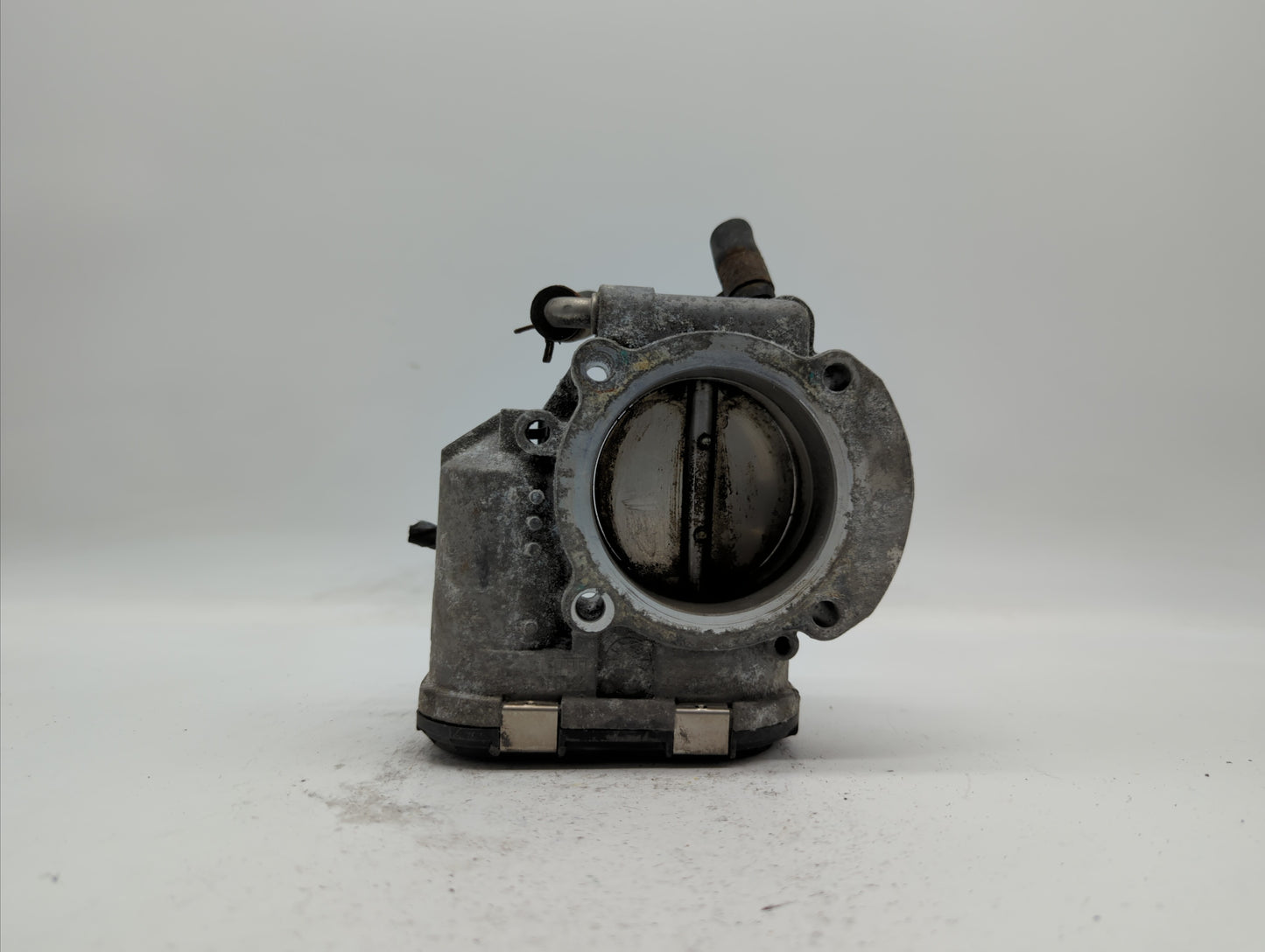 2011-2014 Hyundai Sonata Throttle Body P/N:35100-2G700 Fits Fits 2011 2012 2013 2014 2015 2016 OEM Used Auto Parts - Oemused