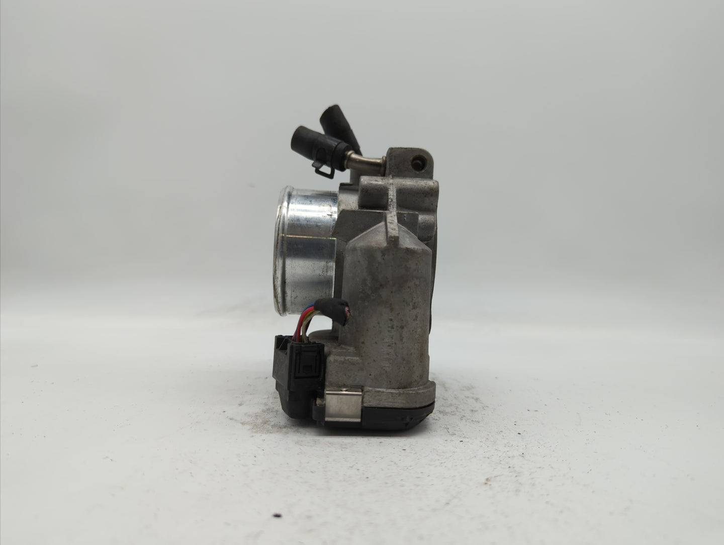 2011-2014 Hyundai Sonata Throttle Body P/N:35100-2G710 Fits Fits 2011 2012 2013 2014 2015 2016 OEM Used Auto Parts - Oemused