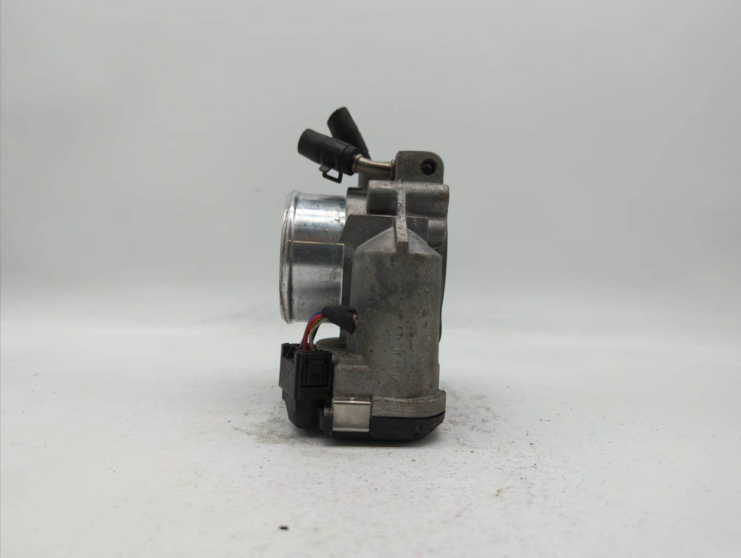2011-2014 Hyundai Sonata Throttle Body P/N:35100-2G710 Fits Fits 2011 2012 2013 2014 2015 2016 OEM Used Auto Parts - Oemused