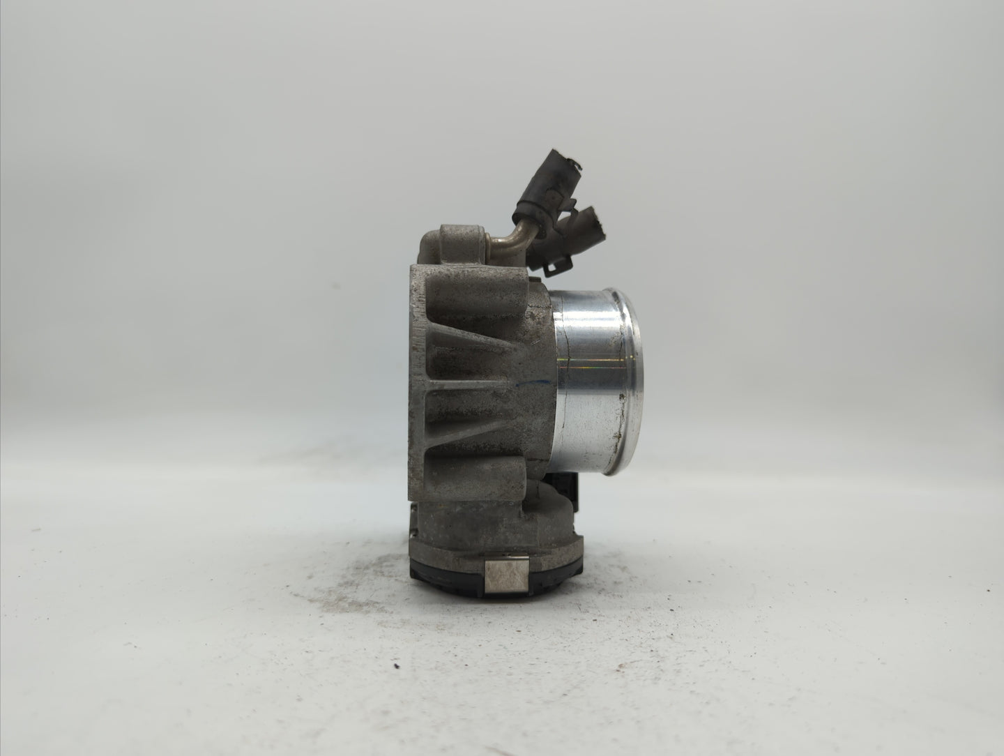 2011-2014 Hyundai Sonata Throttle Body P/N:35100-2G710 Fits Fits 2011 2012 2013 2014 2015 2016 OEM Used Auto Parts - Oemused