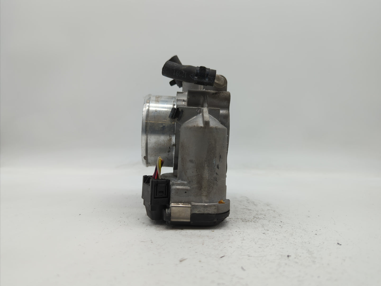 2011-2014 Hyundai Sonata Throttle Body P/N:35100-2G700 Fits Fits 2011 2012 2013 2014 2015 2016 OEM Used Auto Parts - Oemused