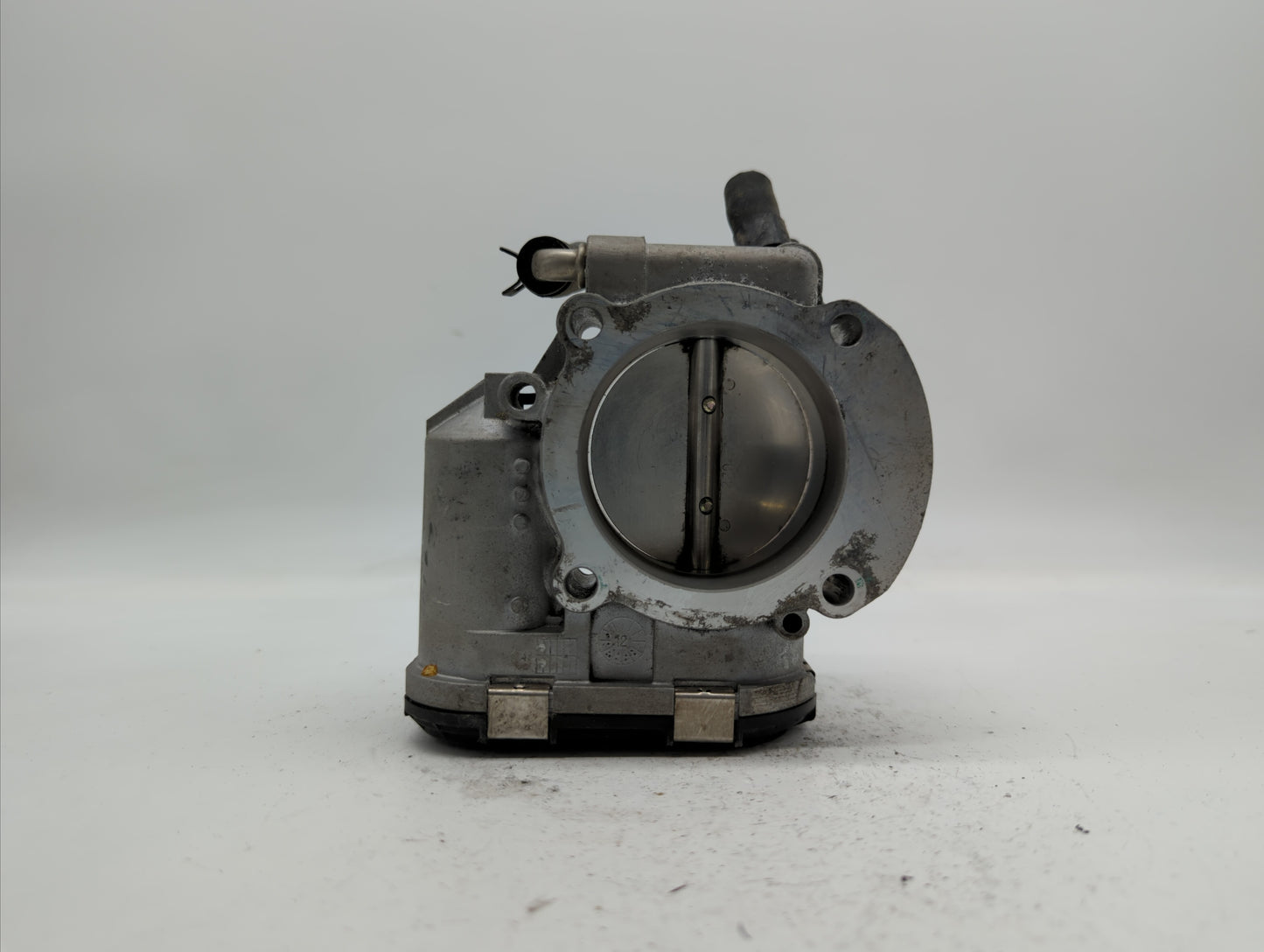 2011-2014 Hyundai Sonata Throttle Body P/N:35100-2G700 Fits Fits 2011 2012 2013 2014 2015 2016 OEM Used Auto Parts - Oemused