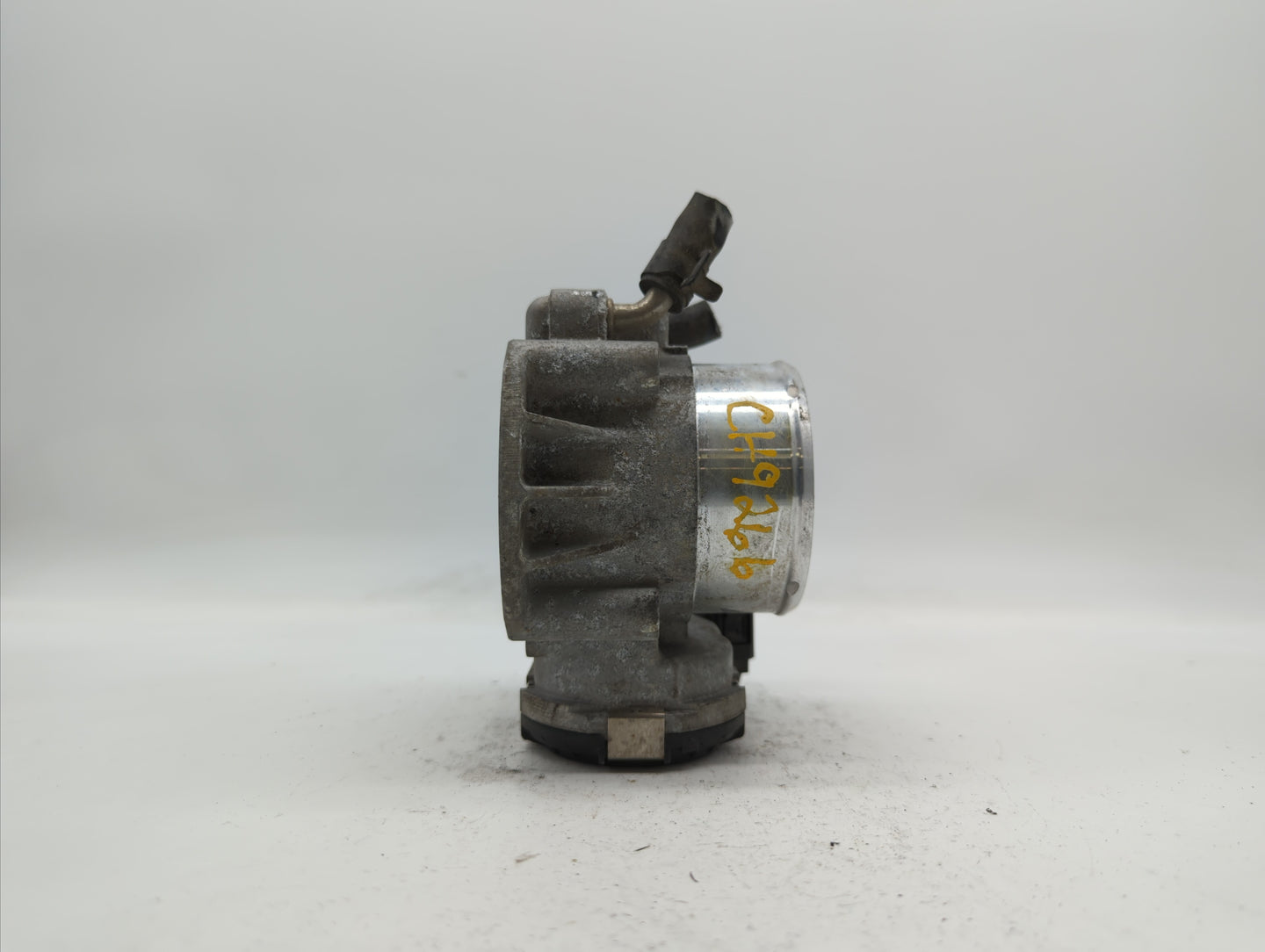 2011-2014 Hyundai Sonata Throttle Body P/N:35100-2G700 Fits Fits 2011 2012 2013 2014 2015 2016 OEM Used Auto Parts - Oemused