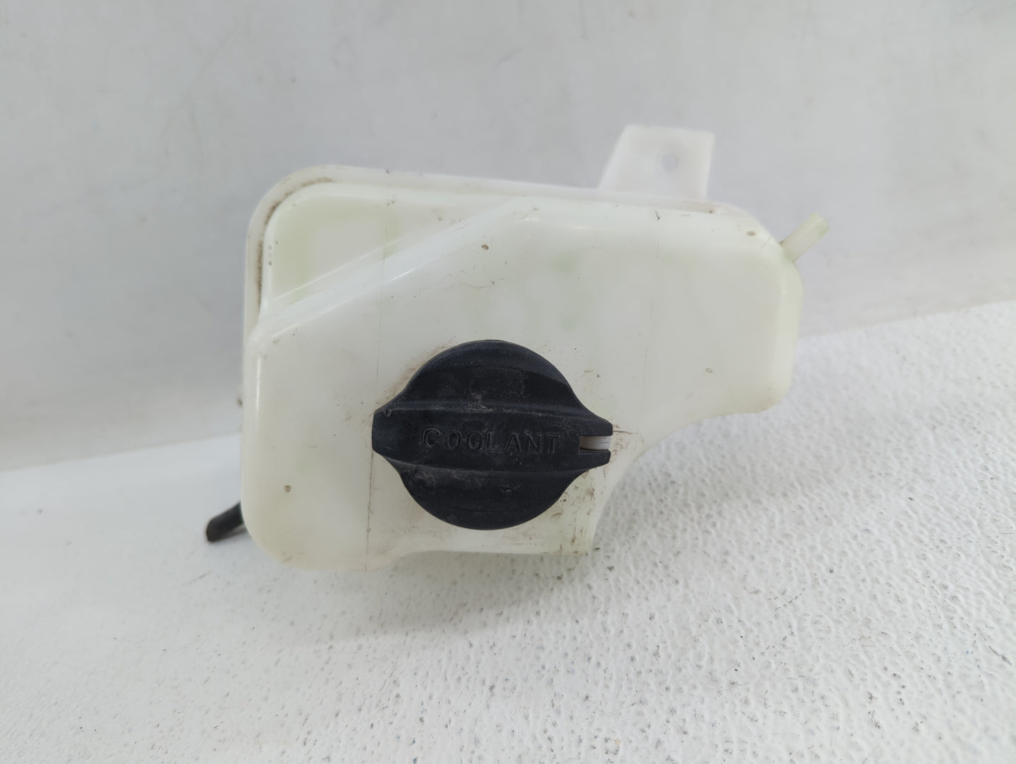 2011-2015 Hyundai Sonata Radiator Coolant Overflow Expansion Tank Bottle 336430 - Oemusedautoparts1.com