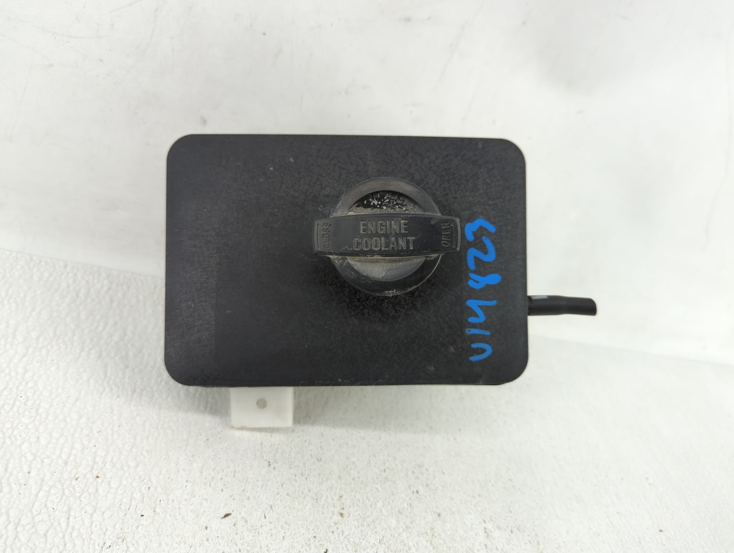 2011-2015 Hyundai Sonata Radiator Coolant Overflow Expansion Tank Bottle - Oemusedautoparts1.com