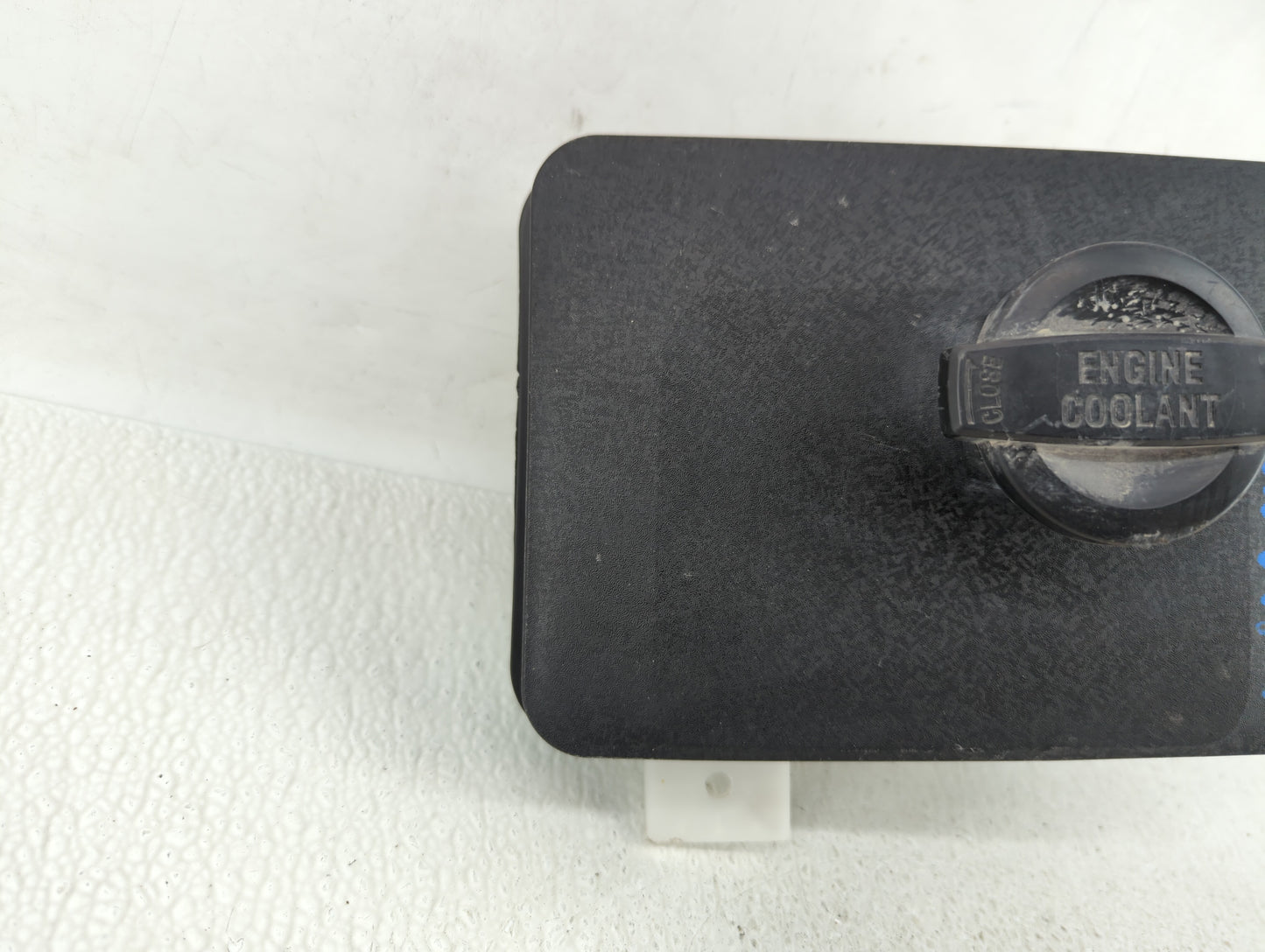 2011-2015 Hyundai Sonata Radiator Coolant Overflow Expansion Tank Bottle - Oemusedautoparts1.com