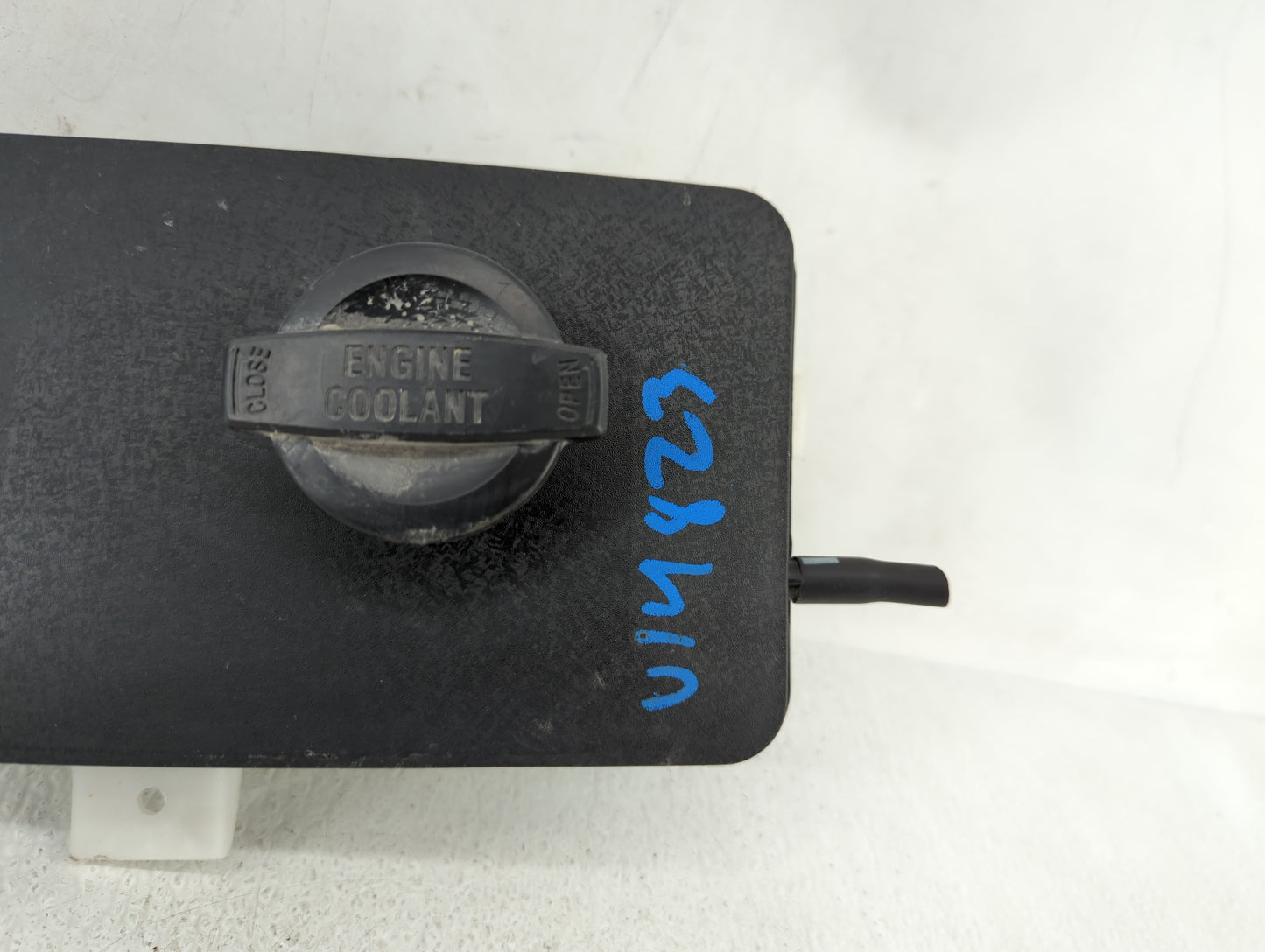 2011-2015 Hyundai Sonata Radiator Coolant Overflow Expansion Tank Bottle - Oemusedautoparts1.com