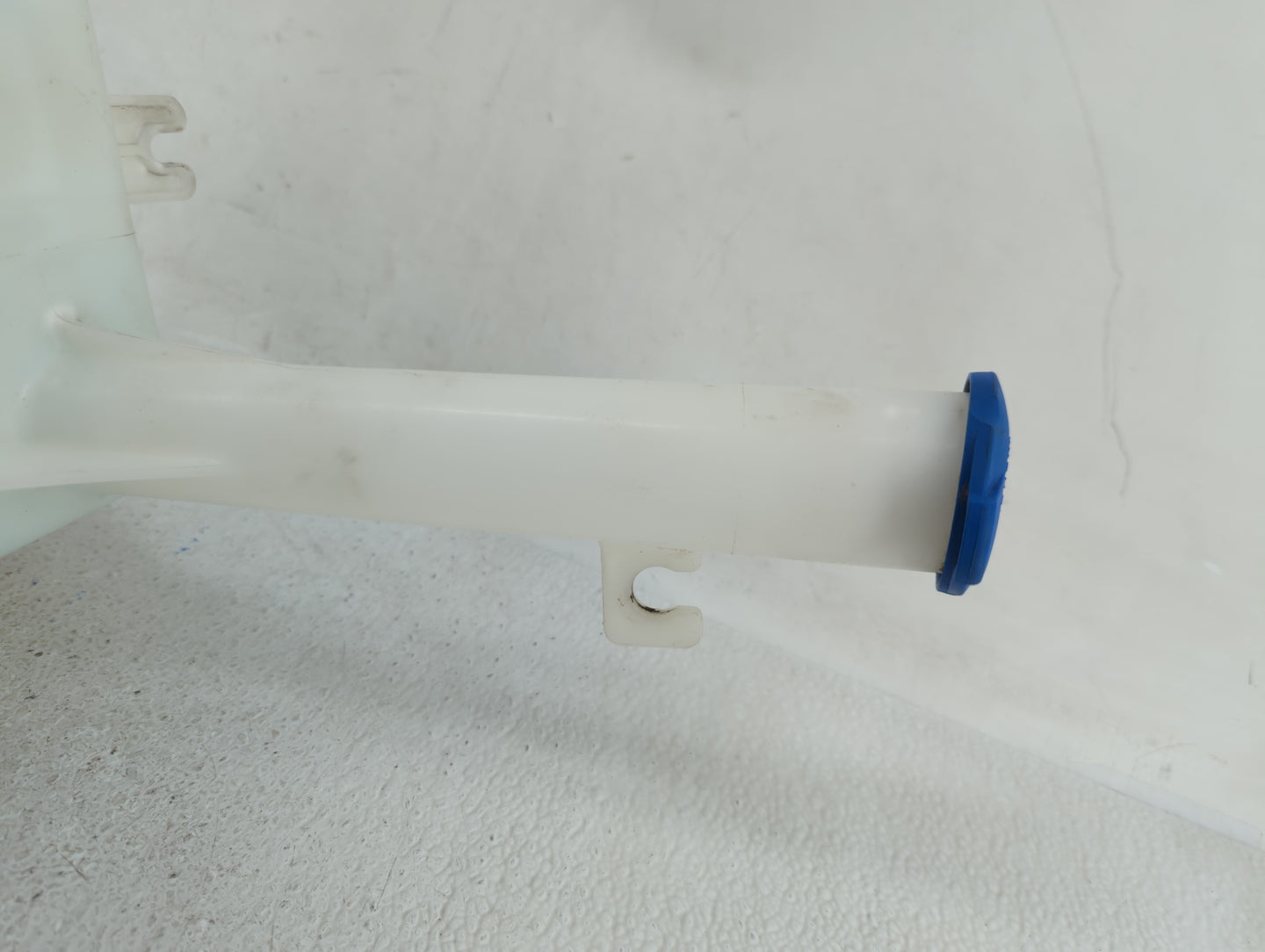 2011-2015 Hyundai Sonata Radiator Coolant Overflow Expansion Tank Bottle - Oemusedautoparts1.com