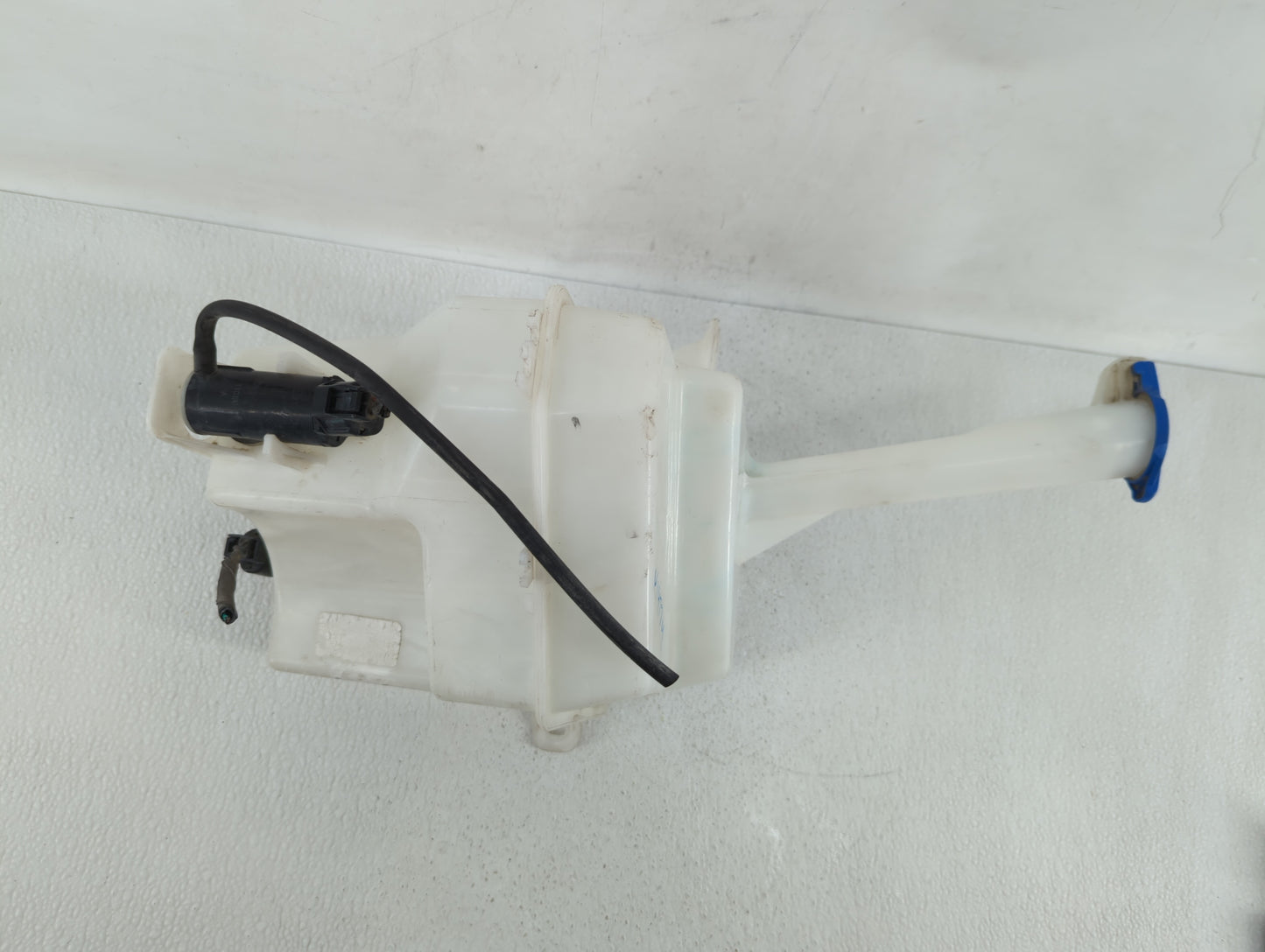 2011-2015 Hyundai Sonata Radiator Coolant Overflow Expansion Tank Bottle - Oemusedautoparts1.com