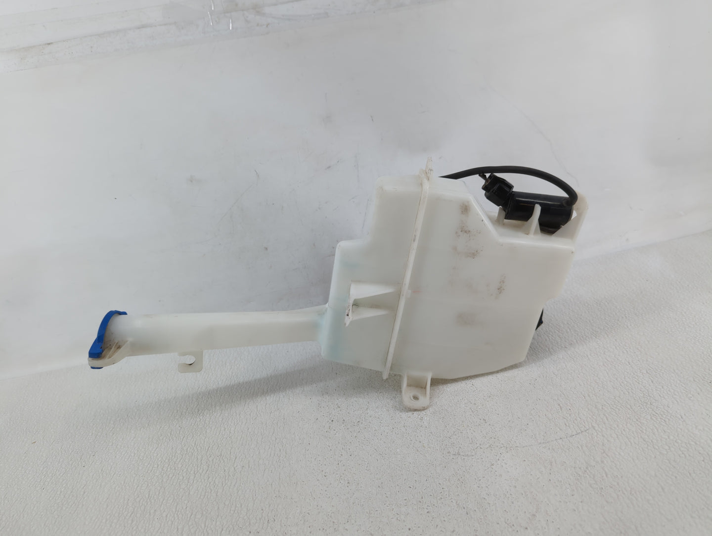 2011-2015 Hyundai Sonata Radiator Coolant Overflow Expansion Tank Bottle - Oemusedautoparts1.com