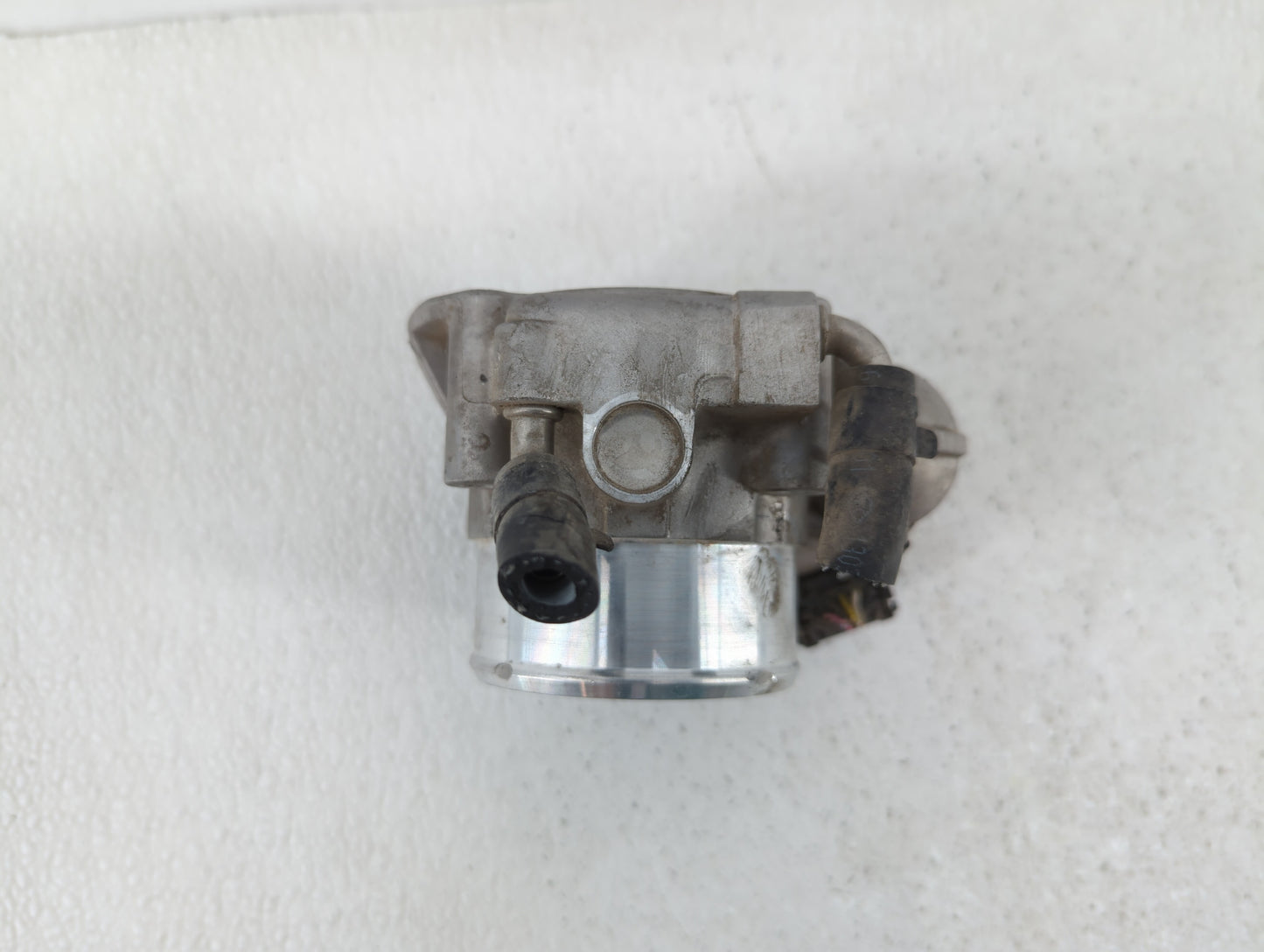 2011-2014 Hyundai Sonata Throttle Body P/N:35100-2G700 Fits Fits 2011 2012 2013 2014 2015 2016 OEM Used Auto Parts - Oemused