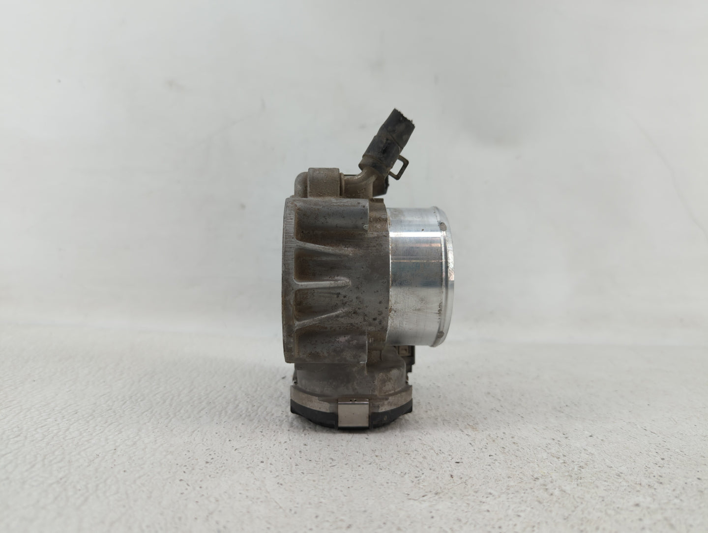 2011-2014 Hyundai Sonata Throttle Body P/N:35100-2G700 Fits Fits 2011 2012 2013 2014 2015 2016 OEM Used Auto Parts - Oemused