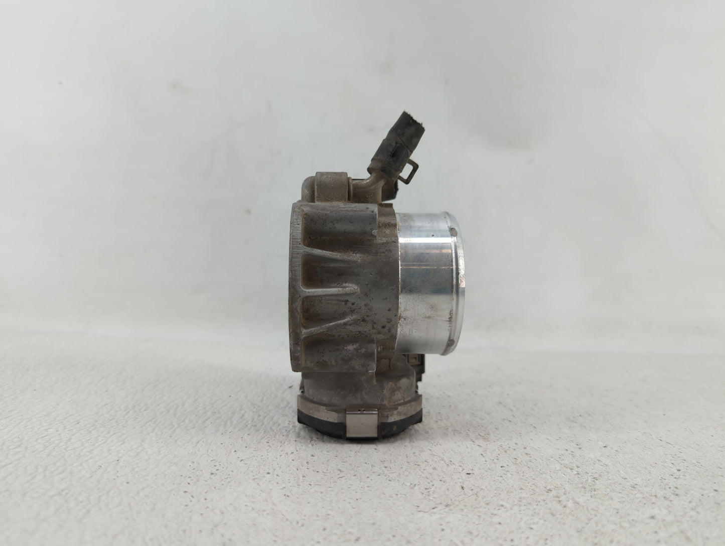 2011-2014 Hyundai Sonata Throttle Body P/N:35100-2G700 Fits Fits 2011 2012 2013 2014 2015 2016 OEM Used Auto Parts - Oemused