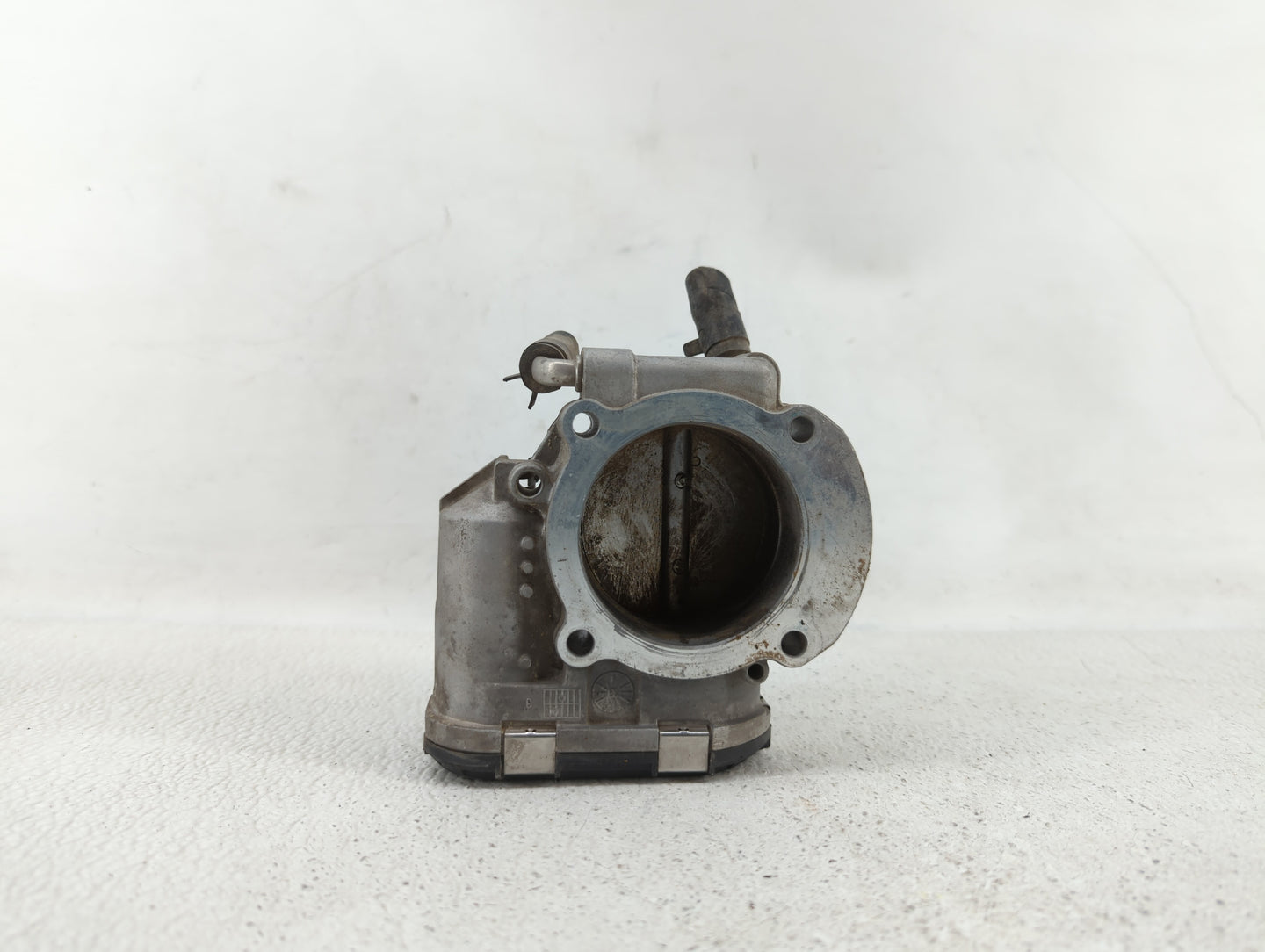 2011-2014 Hyundai Sonata Throttle Body P/N:35100-2G700 Fits Fits 2011 2012 2013 2014 2015 2016 OEM Used Auto Parts - Oemused