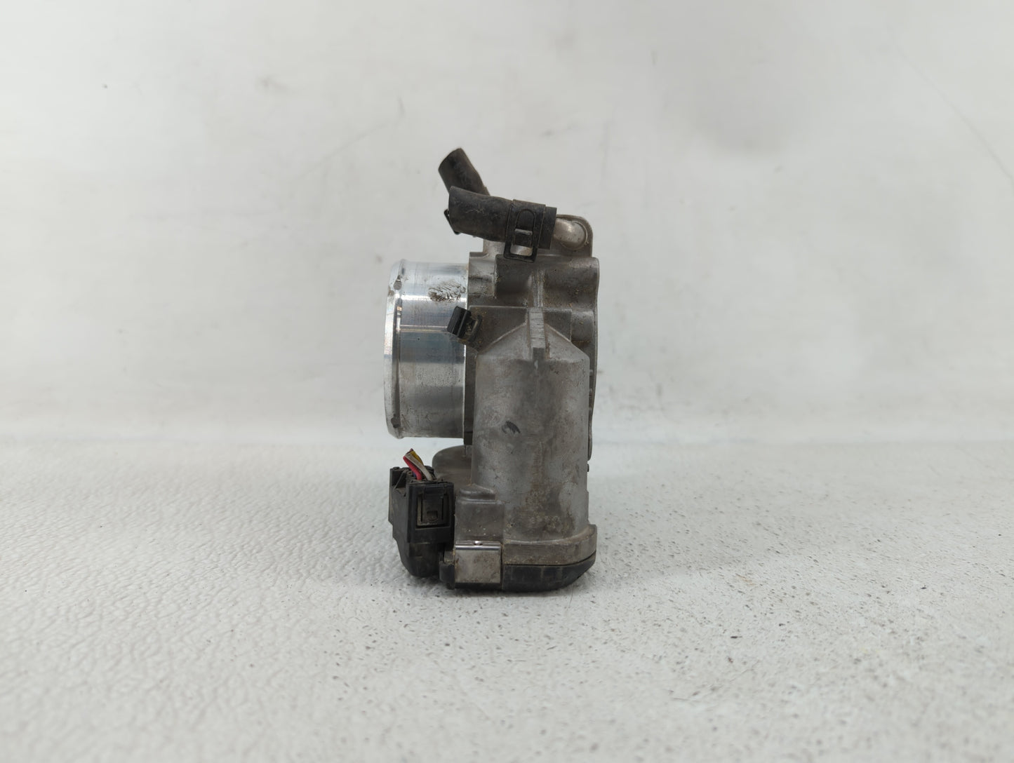 2011-2014 Hyundai Sonata Throttle Body P/N:35100-2G700 Fits Fits 2011 2012 2013 2014 2015 2016 OEM Used Auto Parts - Oemused