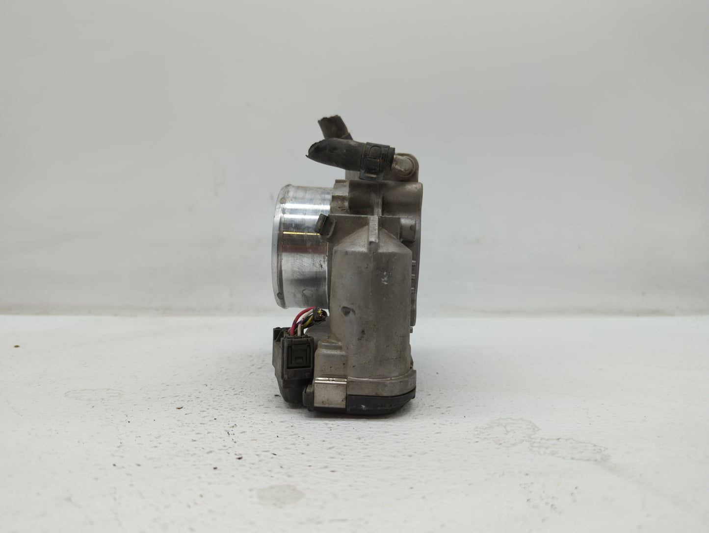 2013 Hyundai Sonata Throttle Body P/N:35100-2G700 EA-A60-01 C Fits Fits 2009 2010 2011 2012 OEM Used Auto Parts - Oemusedaut