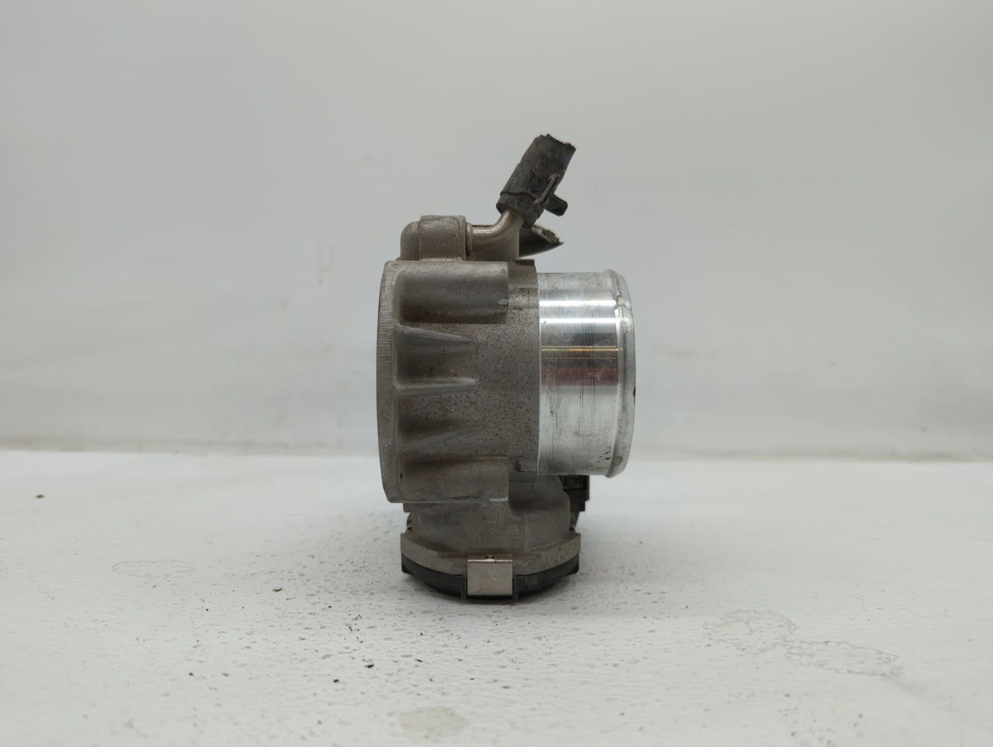 2013 Hyundai Sonata Throttle Body P/N:35100-2G700 EA-A60-01 C Fits Fits 2009 2010 2011 2012 OEM Used Auto Parts - Oemusedaut