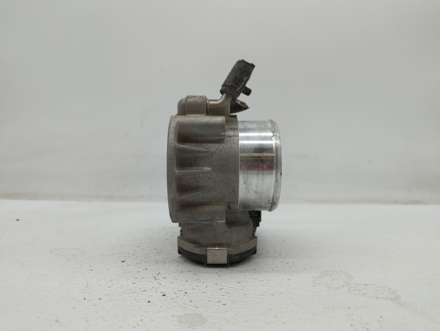 2013 Hyundai Sonata Throttle Body P/N:35100-2G700 EA-A60-01 C Fits Fits 2009 2010 2011 2012 OEM Used Auto Parts - Oemusedaut