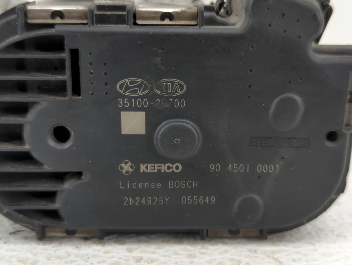 2011-2014 Hyundai Sonata Throttle Body P/N:904501 0001 35100-2G700 Fits Fits 2011 2012 2013 2014 2015 2016 OEM Used Auto Par