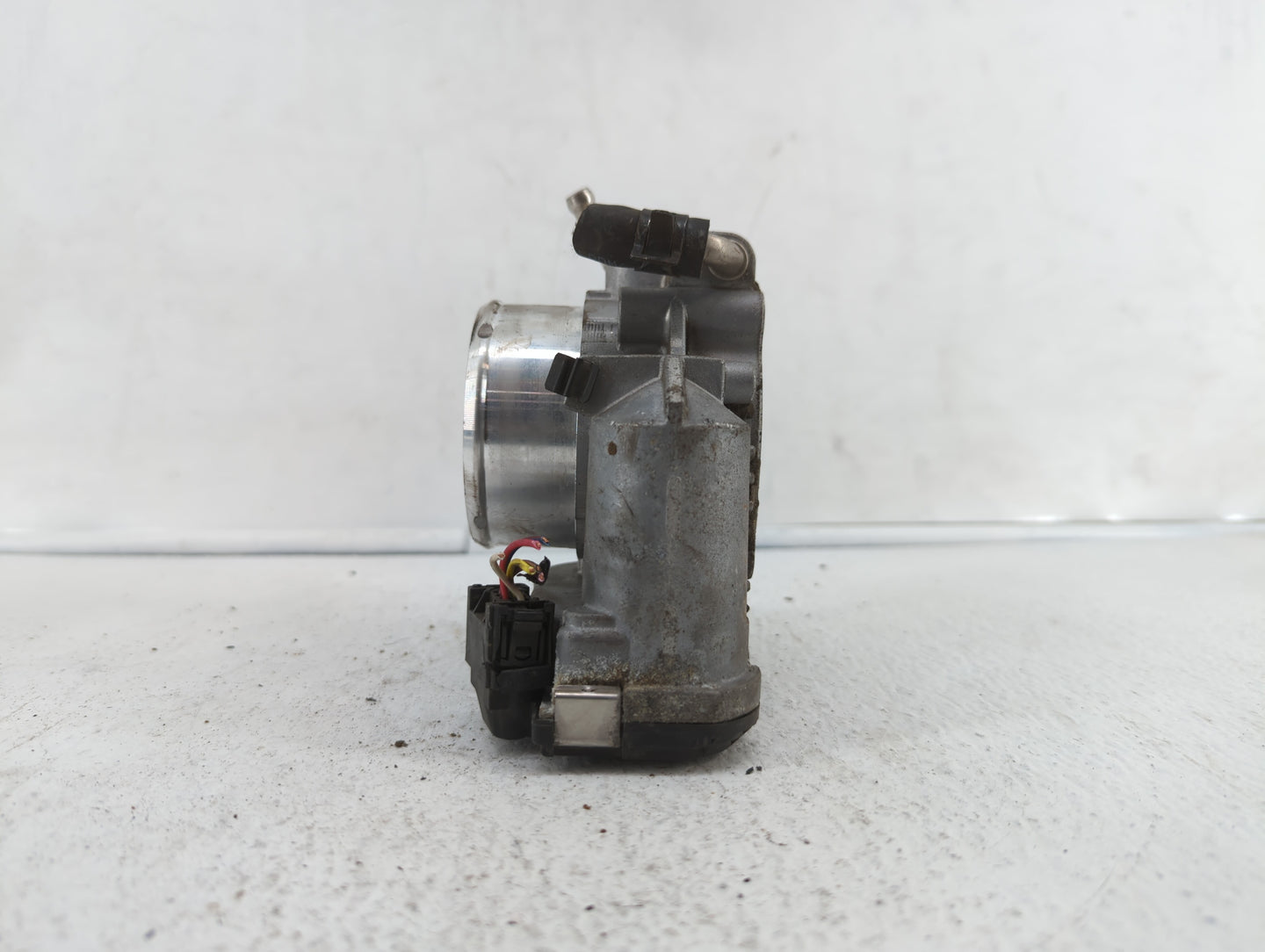 2011-2014 Hyundai Sonata Throttle Body P/N:904501 0001 35100-2G700 Fits Fits 2011 2012 2013 2014 2015 2016 OEM Used Auto Par