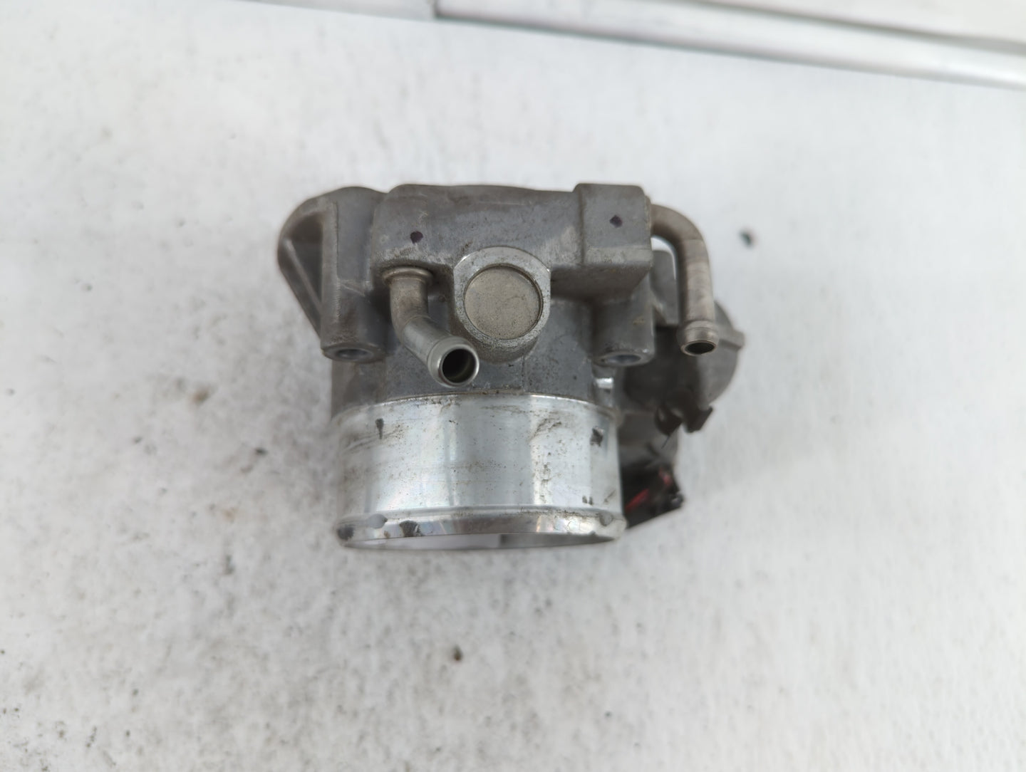 2013 Hyundai Sonata Throttle Body P/N:35100-2G700 EA-A60-01 C Fits Fits 2009 2010 2011 2012 OEM Used Auto Parts - Oemusedaut