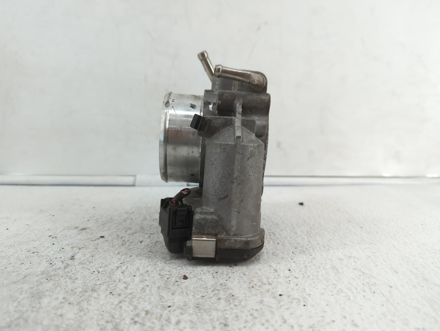 2013 Hyundai Sonata Throttle Body P/N:35100-2G700 EA-A60-01 C Fits Fits 2009 2010 2011 2012 OEM Used Auto Parts - Oemusedaut
