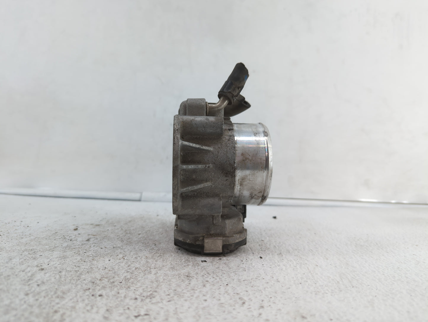 2011-2014 Hyundai Sonata Throttle Body P/N:904501 0001 35100-2G700 Fits Fits 2011 2012 2013 2014 2015 2016 OEM Used Auto Par