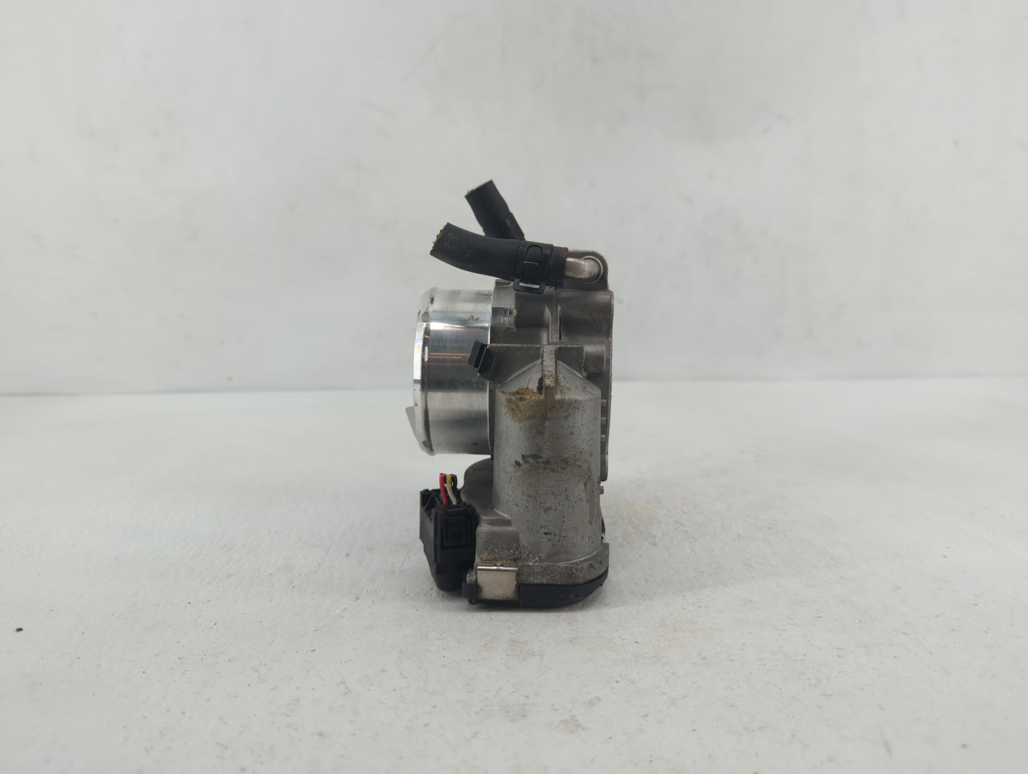 2011-2014 Hyundai Sonata Throttle Body P/N:35100-2G700 Fits Fits 2011 2012 2013 2014 2015 2016 OEM Used Auto Parts - Oemused
