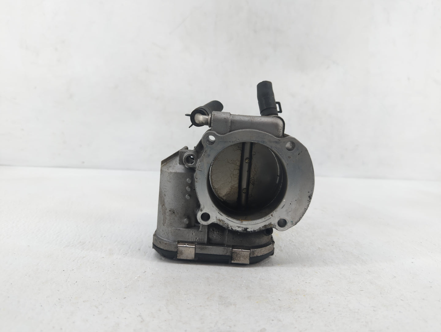 2011-2014 Hyundai Sonata Throttle Body P/N:35100-2G700 Fits Fits 2011 2012 2013 2014 2015 2016 OEM Used Auto Parts - Oemused