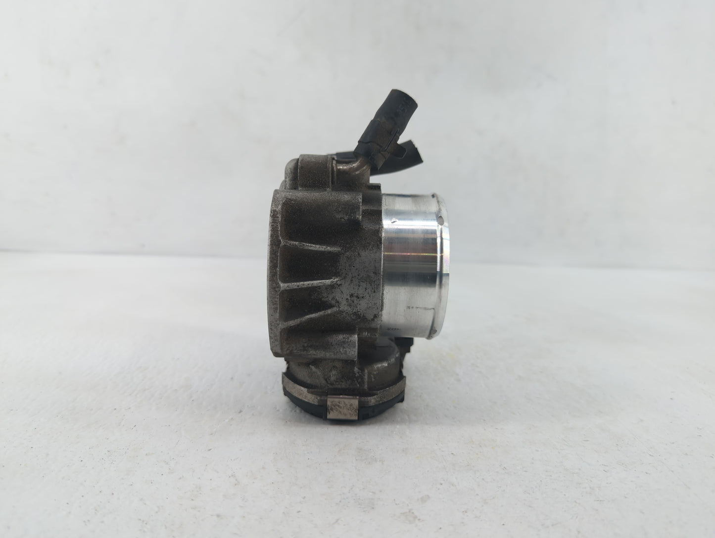 2011-2014 Hyundai Sonata Throttle Body P/N:35100-2G700 Fits Fits 2011 2012 2013 2014 2015 2016 OEM Used Auto Parts - Oemused