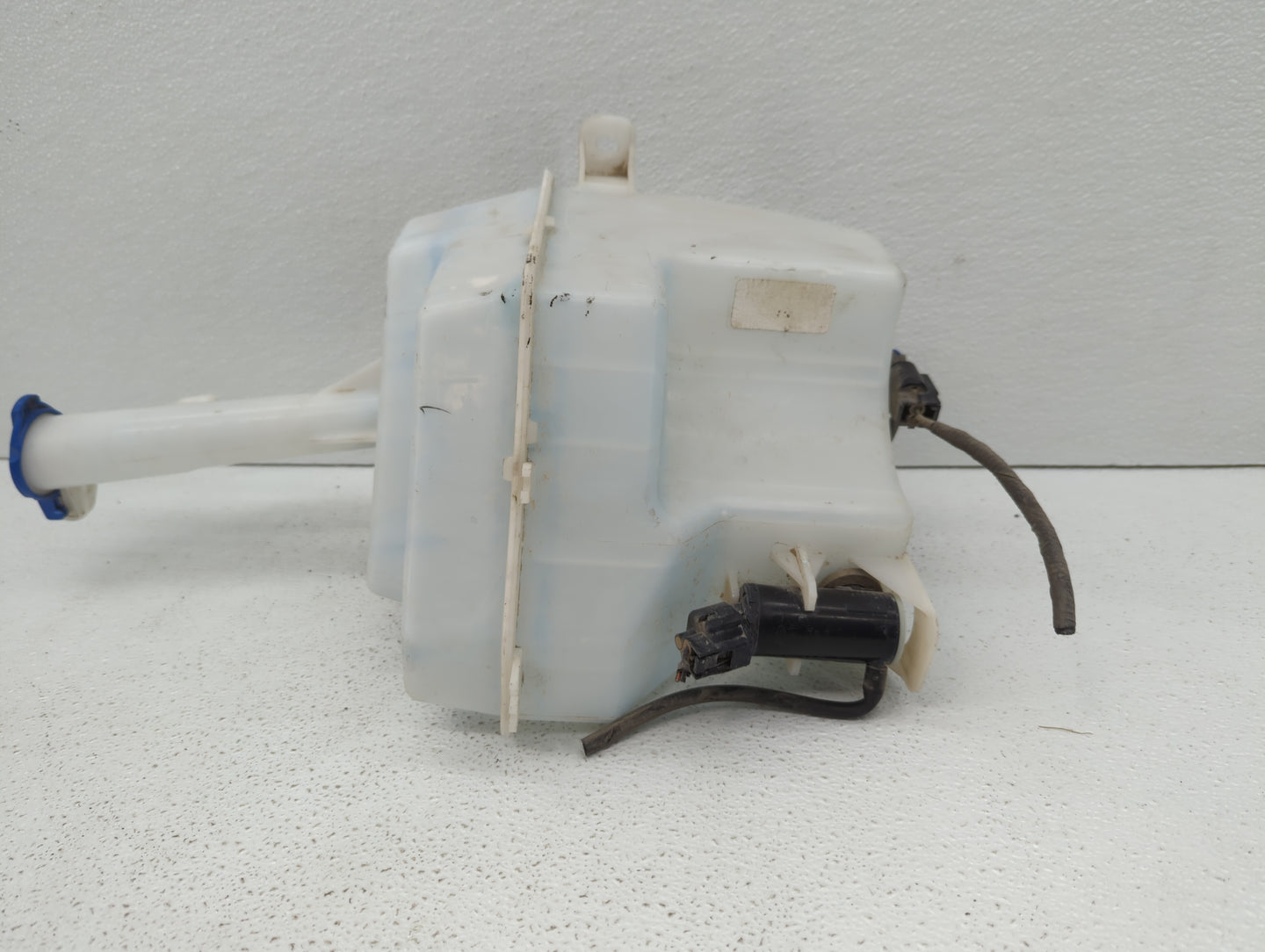 Hyundai Sonata Windshield Washer Fluid Reservoir Bottle Oem - Oemusedautoparts1.com