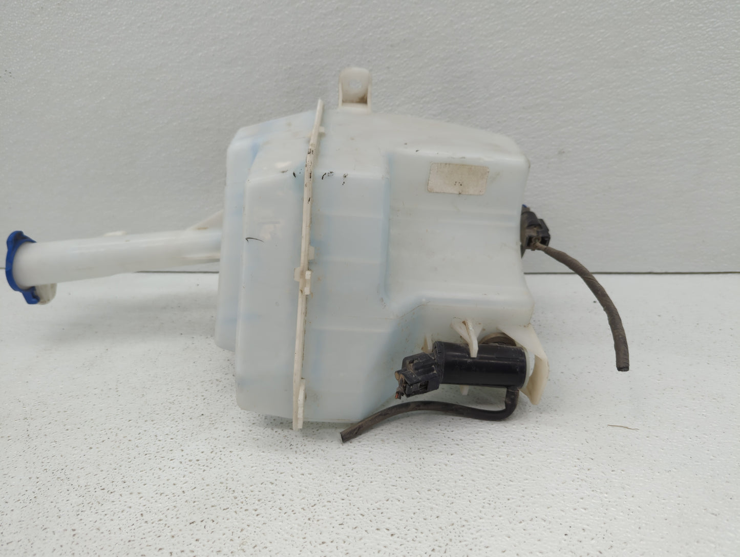 Hyundai Sonata Windshield Washer Fluid Reservoir Bottle Oem - Oemusedautoparts1.com
