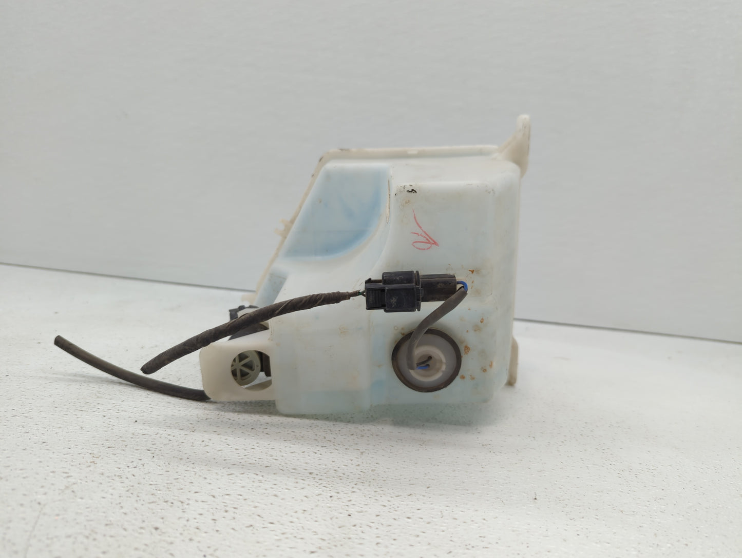 Hyundai Sonata Windshield Washer Fluid Reservoir Bottle Oem - Oemusedautoparts1.com