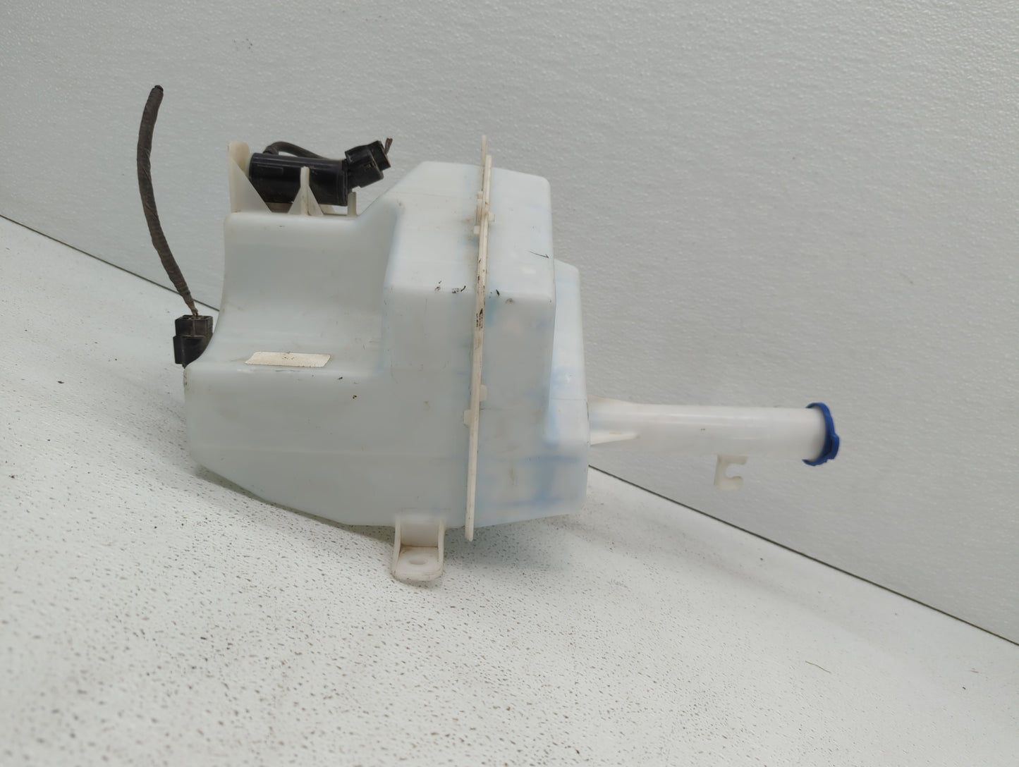 Hyundai Sonata Windshield Washer Fluid Reservoir Bottle Oem - Oemusedautoparts1.com