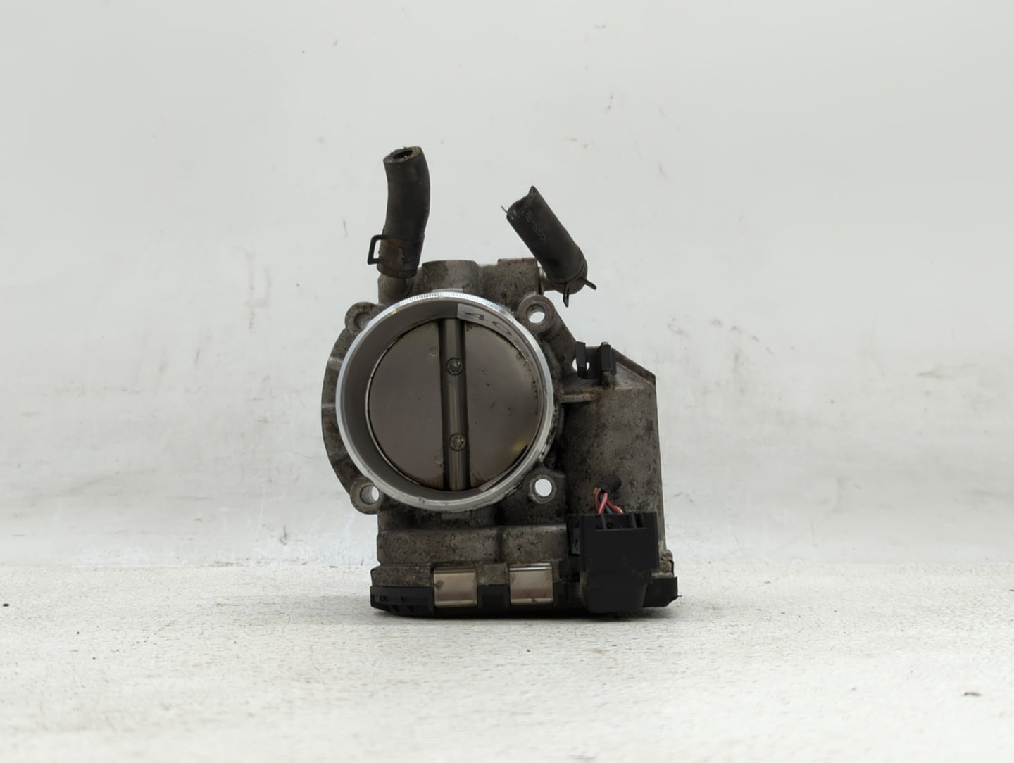 2011-2014 Hyundai Sonata Throttle Body P/N:35100-2G700 Fits Fits 2011 2012 2013 2014 2015 2016 OEM Used Auto Parts - Oemused