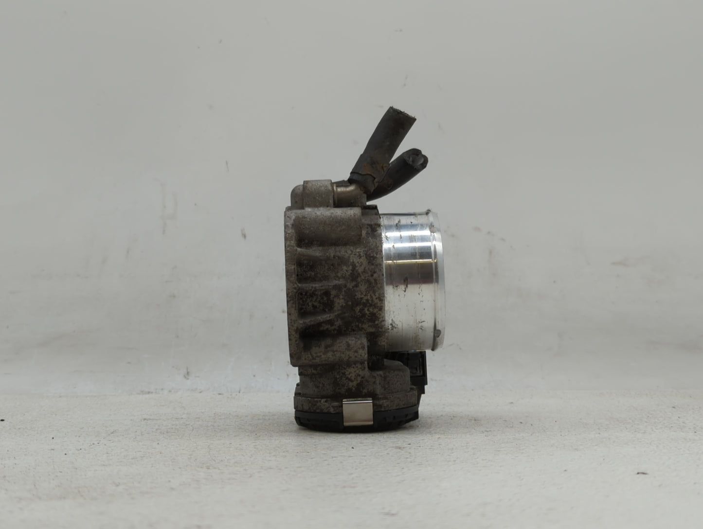 2011-2014 Hyundai Sonata Throttle Body P/N:35100-2G700 Fits Fits 2011 2012 2013 2014 2015 2016 OEM Used Auto Parts - Oemused
