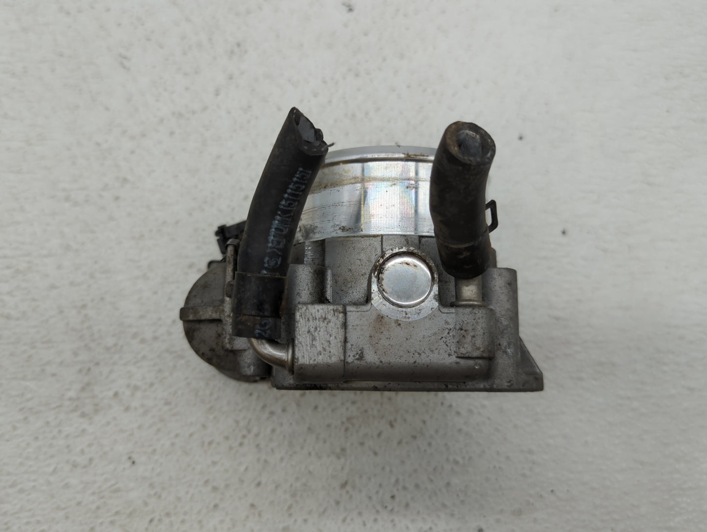 2011-2014 Hyundai Sonata Throttle Body P/N:35100-2G700 Fits Fits 2011 2012 2013 2014 2015 2016 OEM Used Auto Parts - Oemused