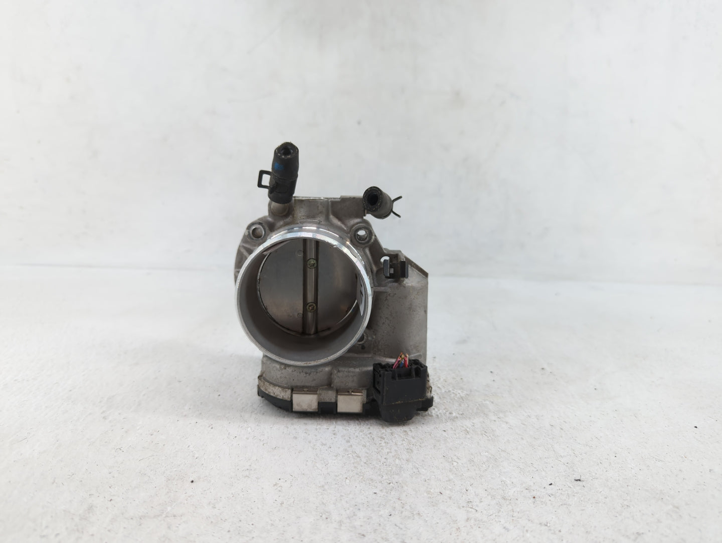 2011-2014 Hyundai Sonata Throttle Body P/N:35100-2G700 Fits Fits 2011 2012 2013 2014 2015 2016 OEM Used Auto Parts - Oemused