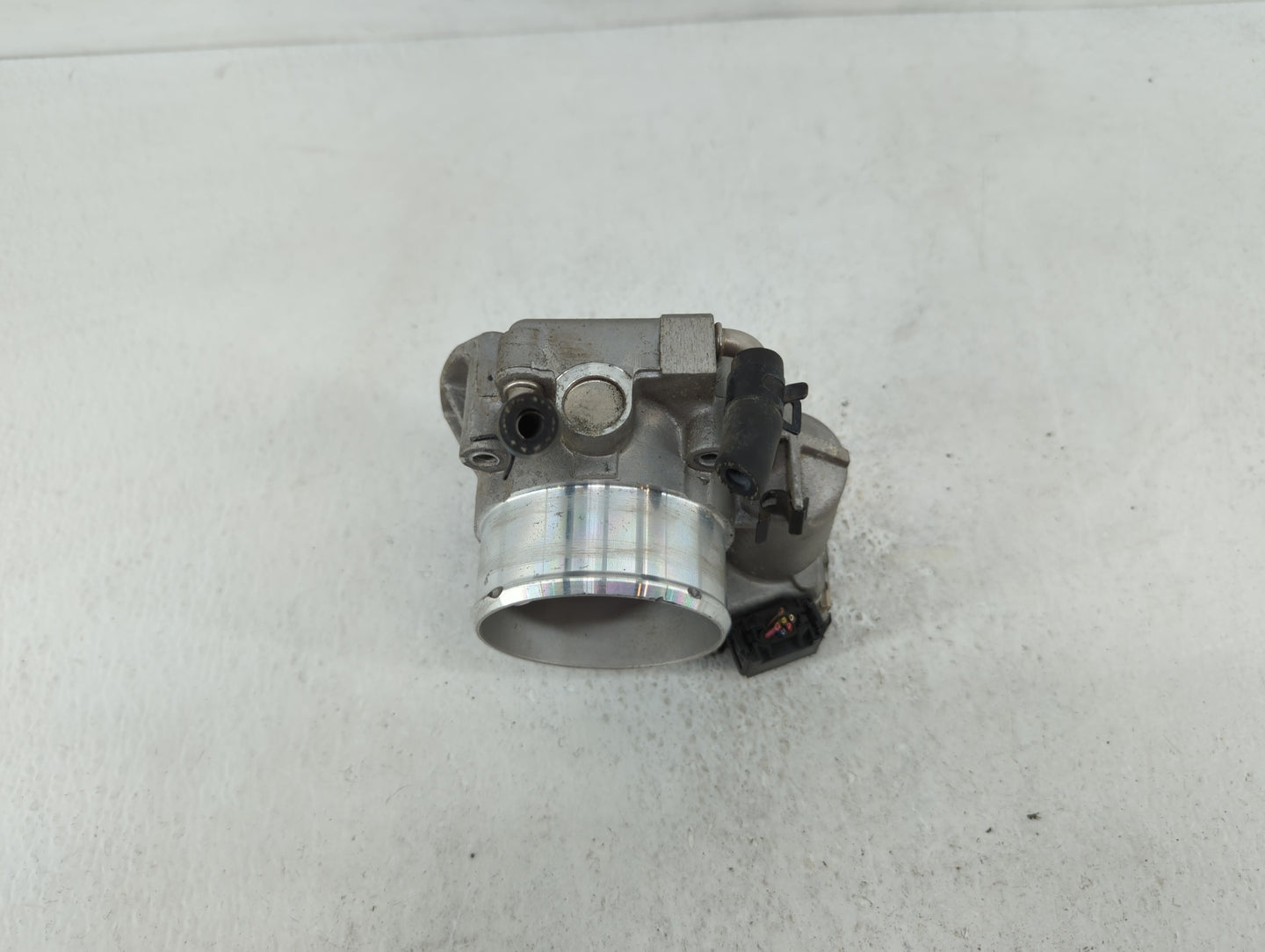 2011-2014 Hyundai Sonata Throttle Body P/N:35100-2G700 Fits Fits 2011 2012 2013 2014 2015 2016 OEM Used Auto Parts - Oemused