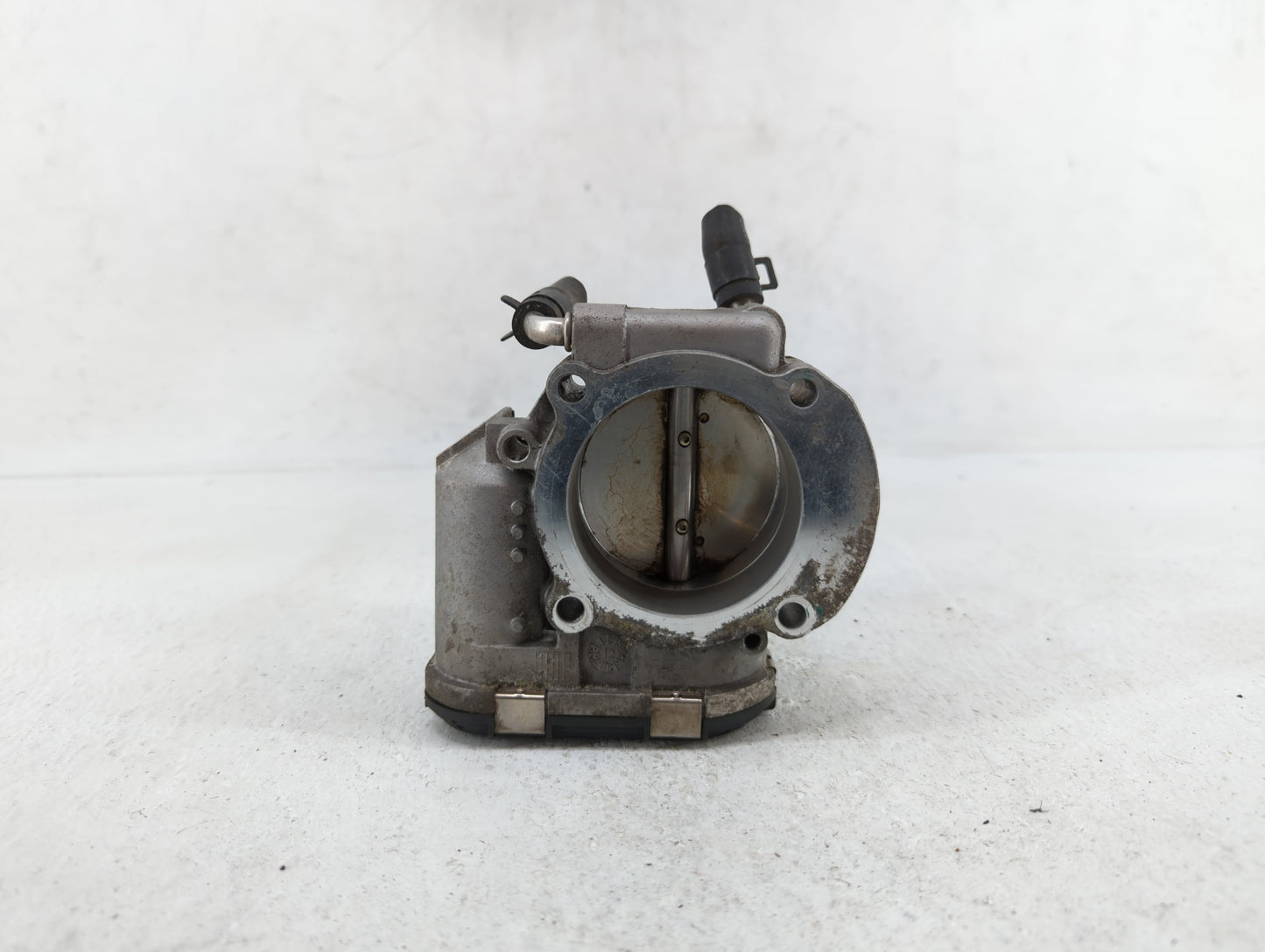 2011-2014 Hyundai Sonata Throttle Body P/N:35100-2G700 Fits Fits 2011 2012 2013 2014 2015 2016 OEM Used Auto Parts - Oemused