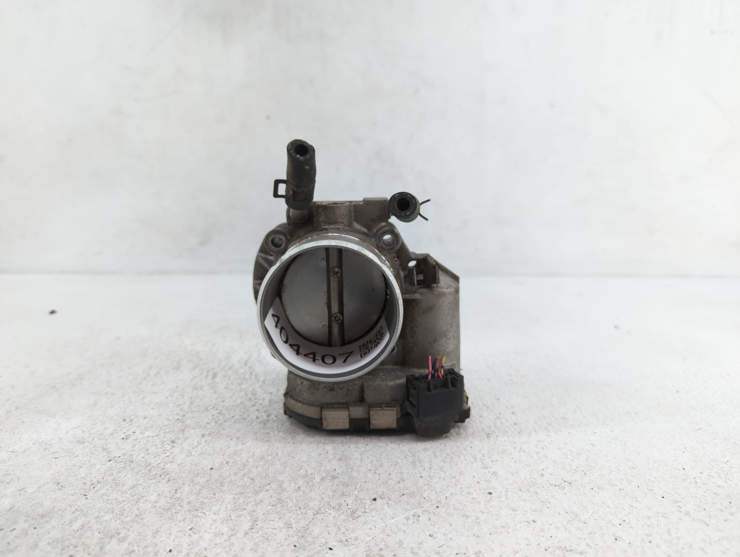 2011-2014 Hyundai Sonata Throttle Body P/N:35100-2G700 Fits Fits 2011 2012 2013 2014 2015 2016 OEM Used Auto Parts - Oemused