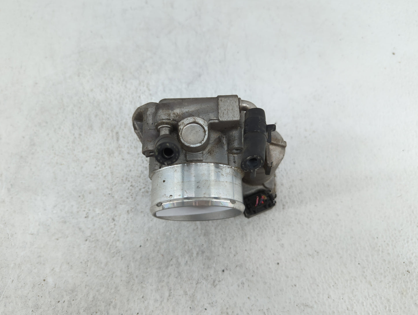 2011-2014 Hyundai Sonata Throttle Body P/N:35100-2G700 Fits Fits 2011 2012 2013 2014 2015 2016 OEM Used Auto Parts - Oemused